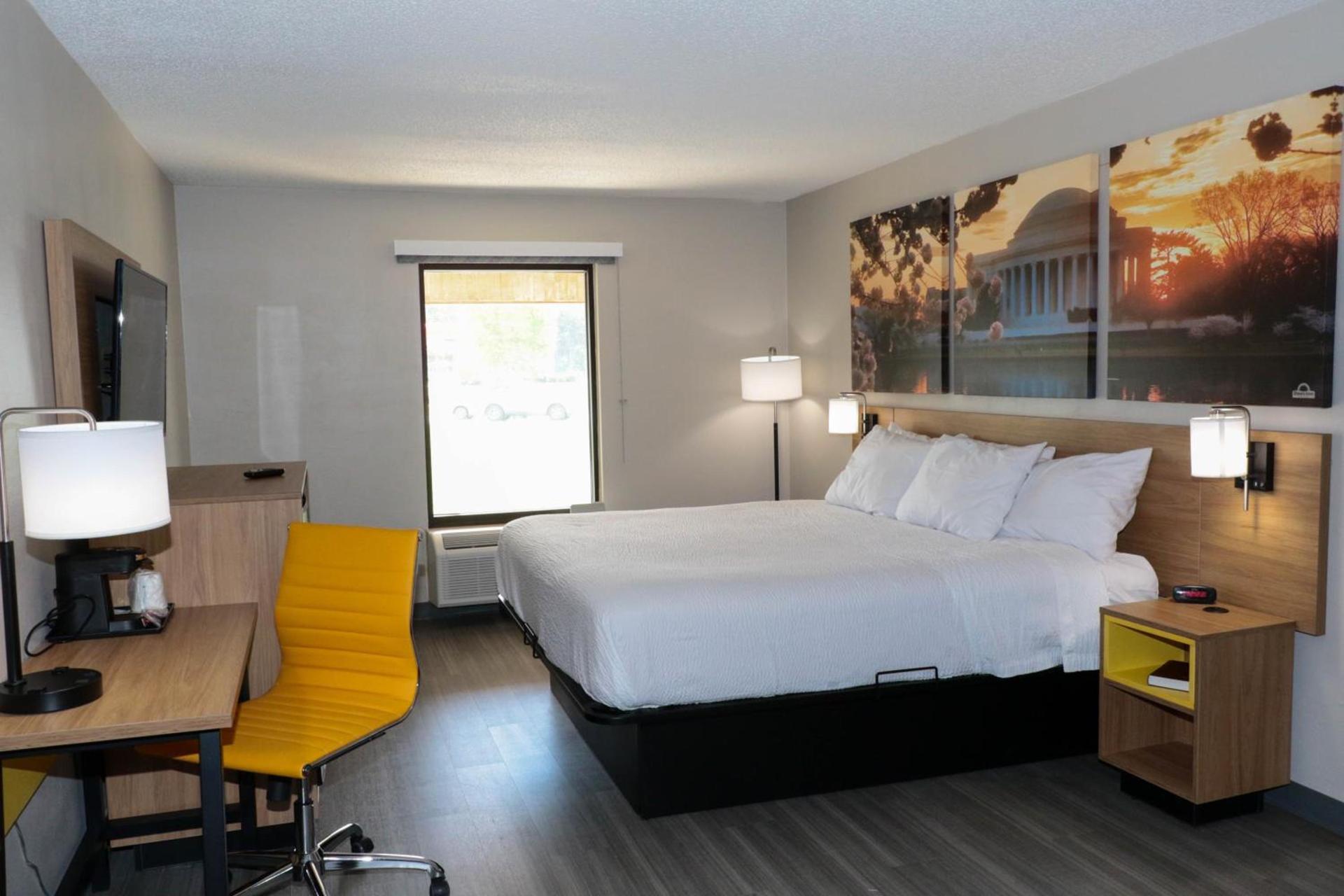 Days Inn by Wyndham Farmville photo 35