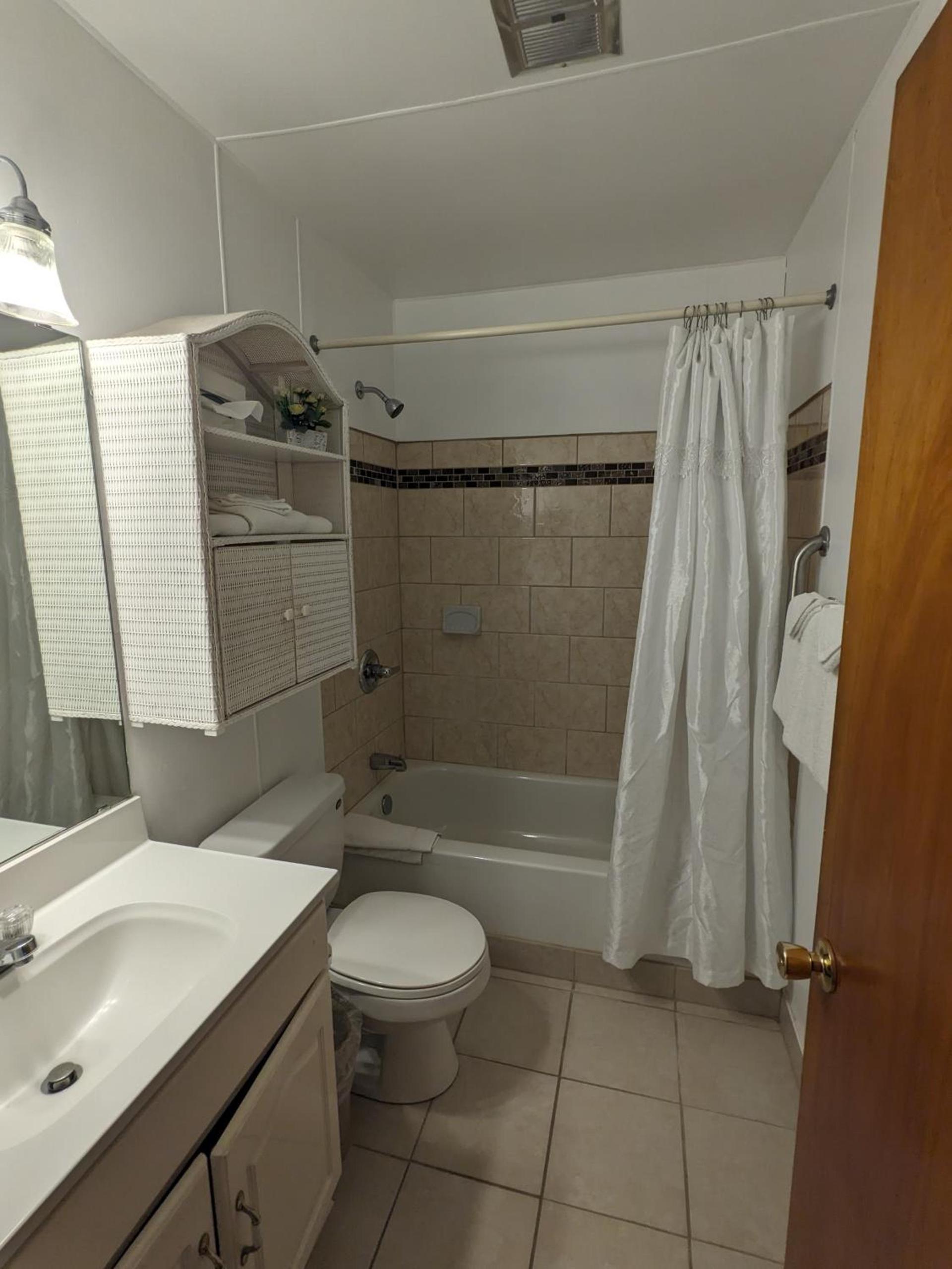 Bennington Motor Inn photo 3