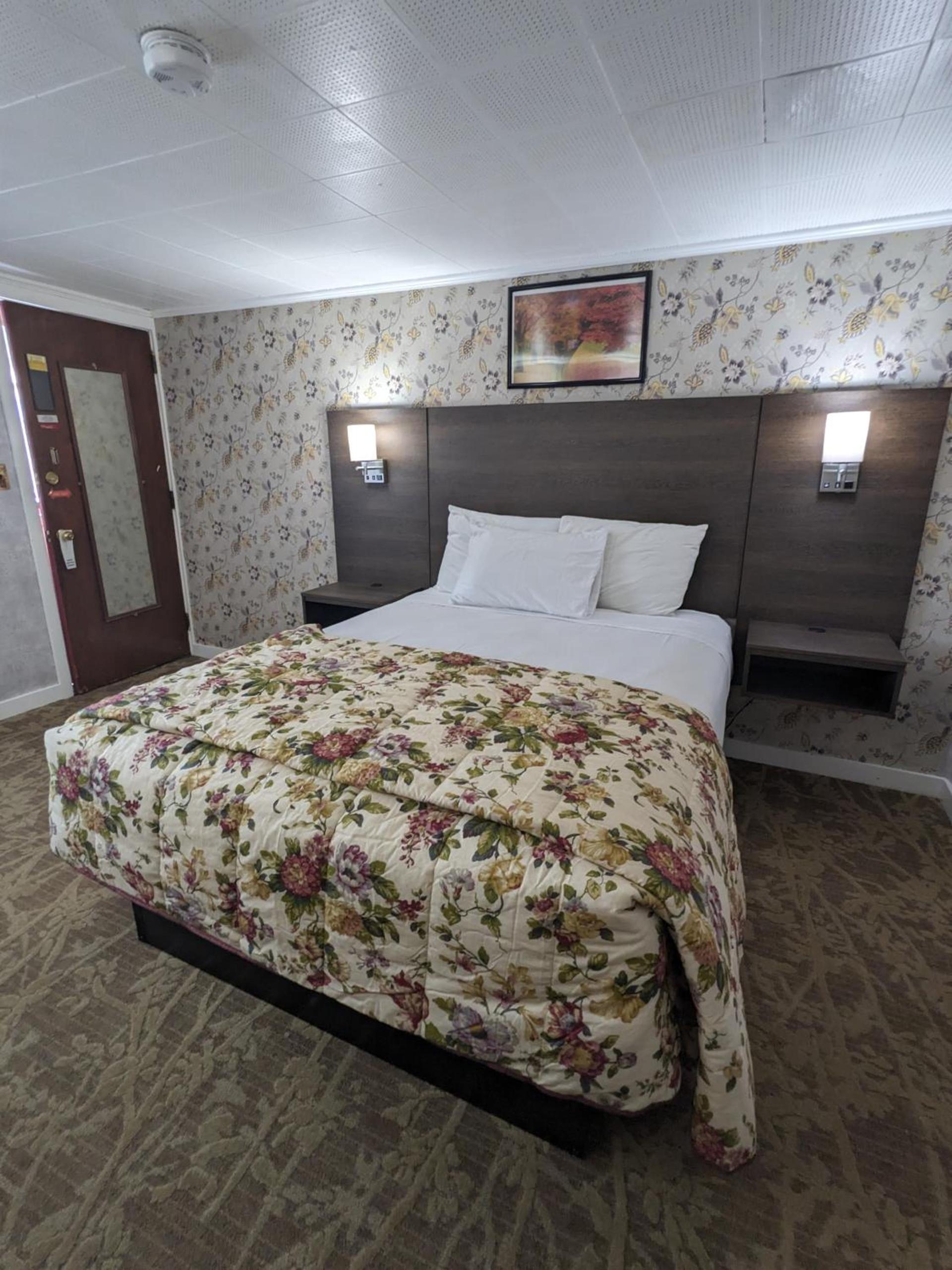 Bennington Motor Inn photo 20