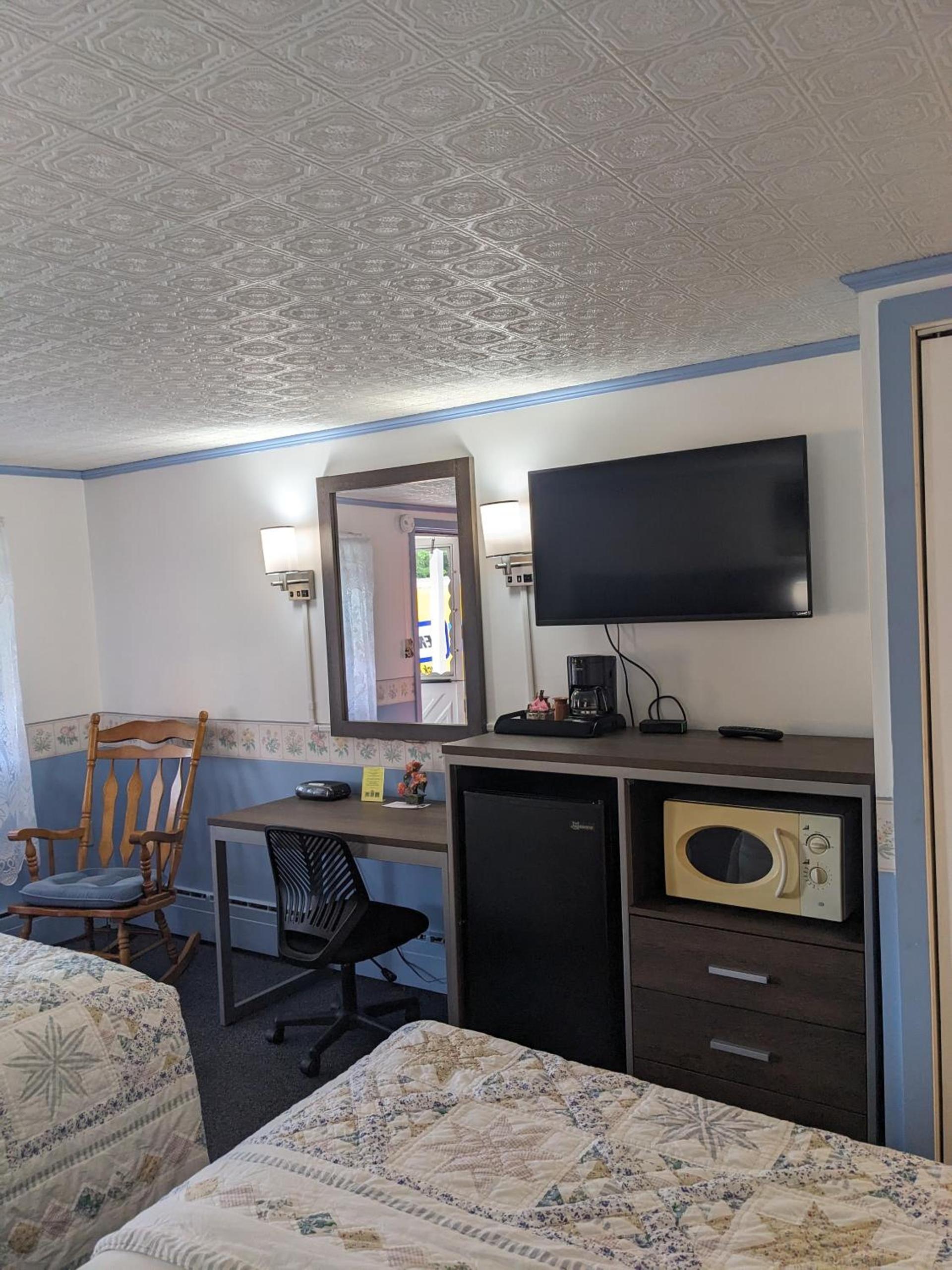 Bennington Motor Inn photo 16