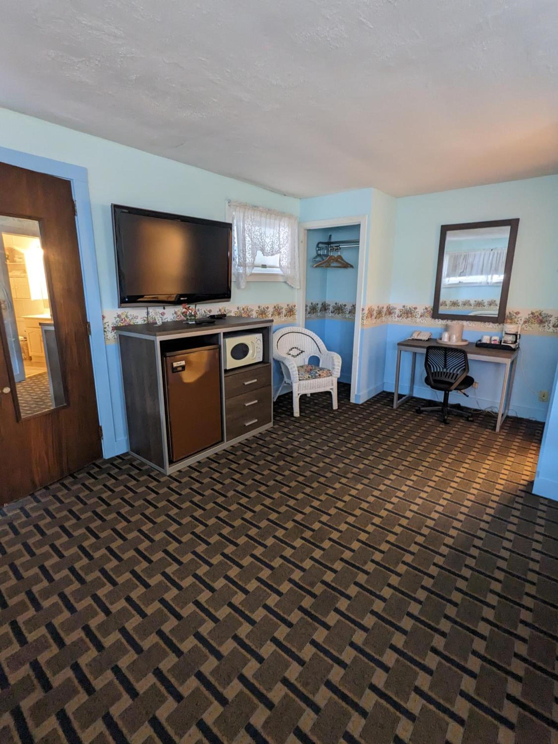 Bennington Motor Inn photo 10