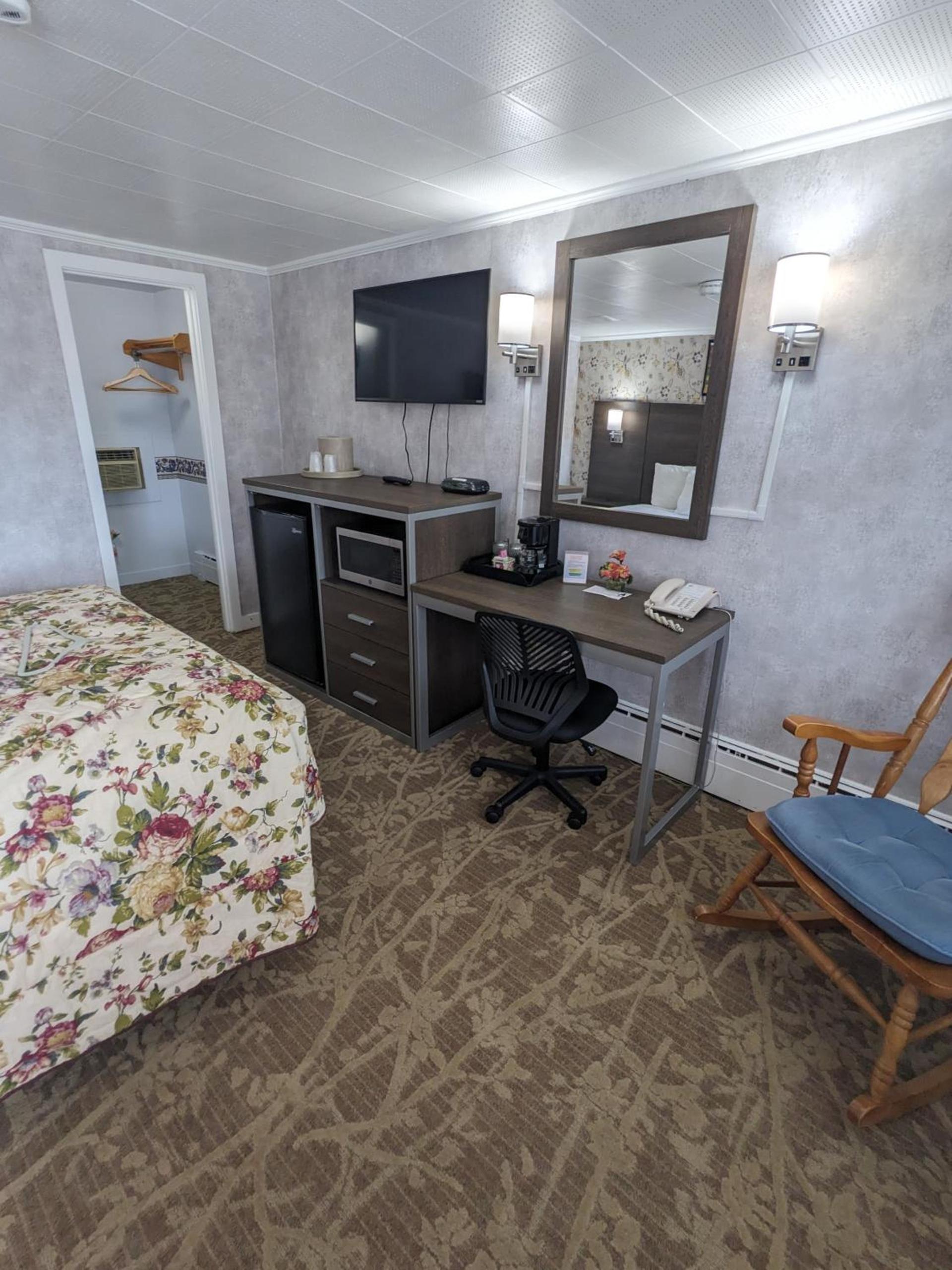 Bennington Motor Inn photo 6
