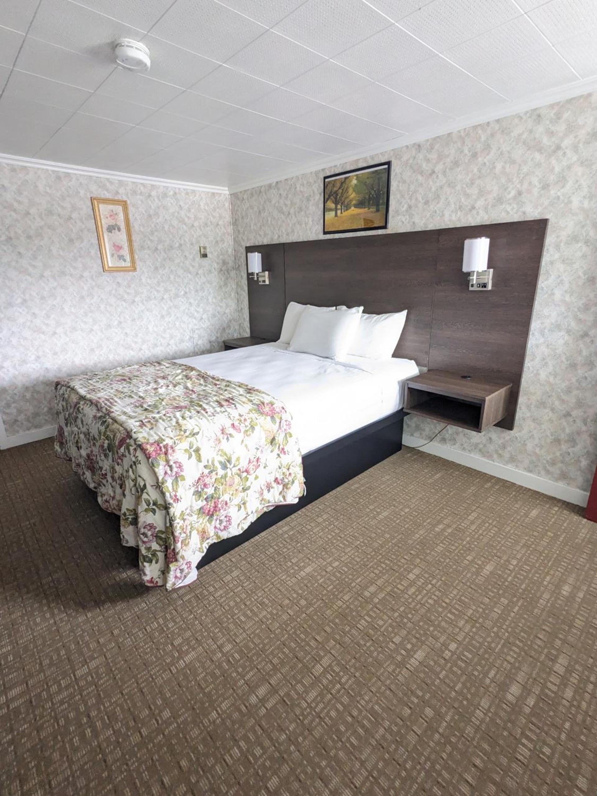 Bennington Motor Inn photo 14