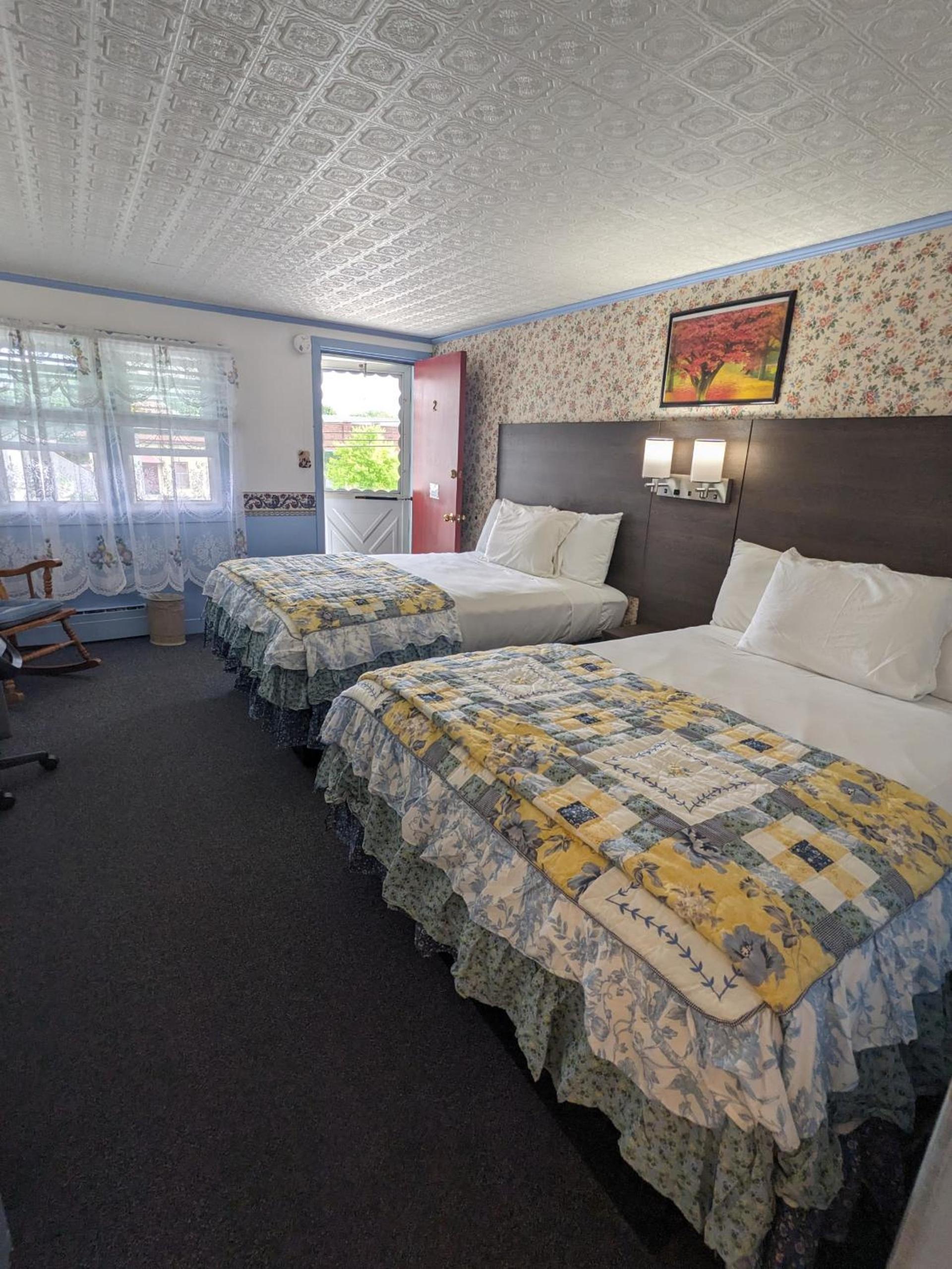Bennington Motor Inn photo 19