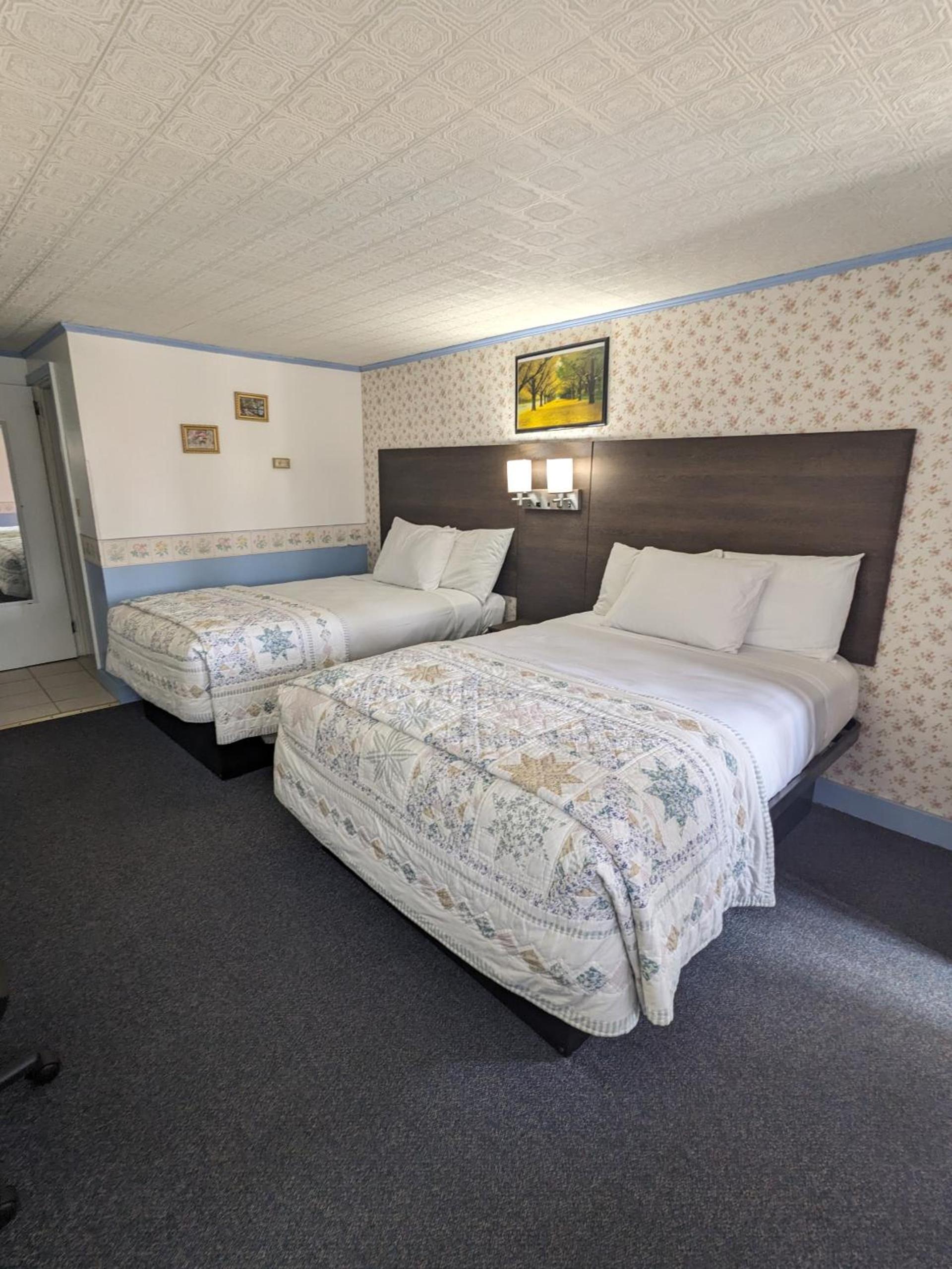 Bennington Motor Inn photo 21