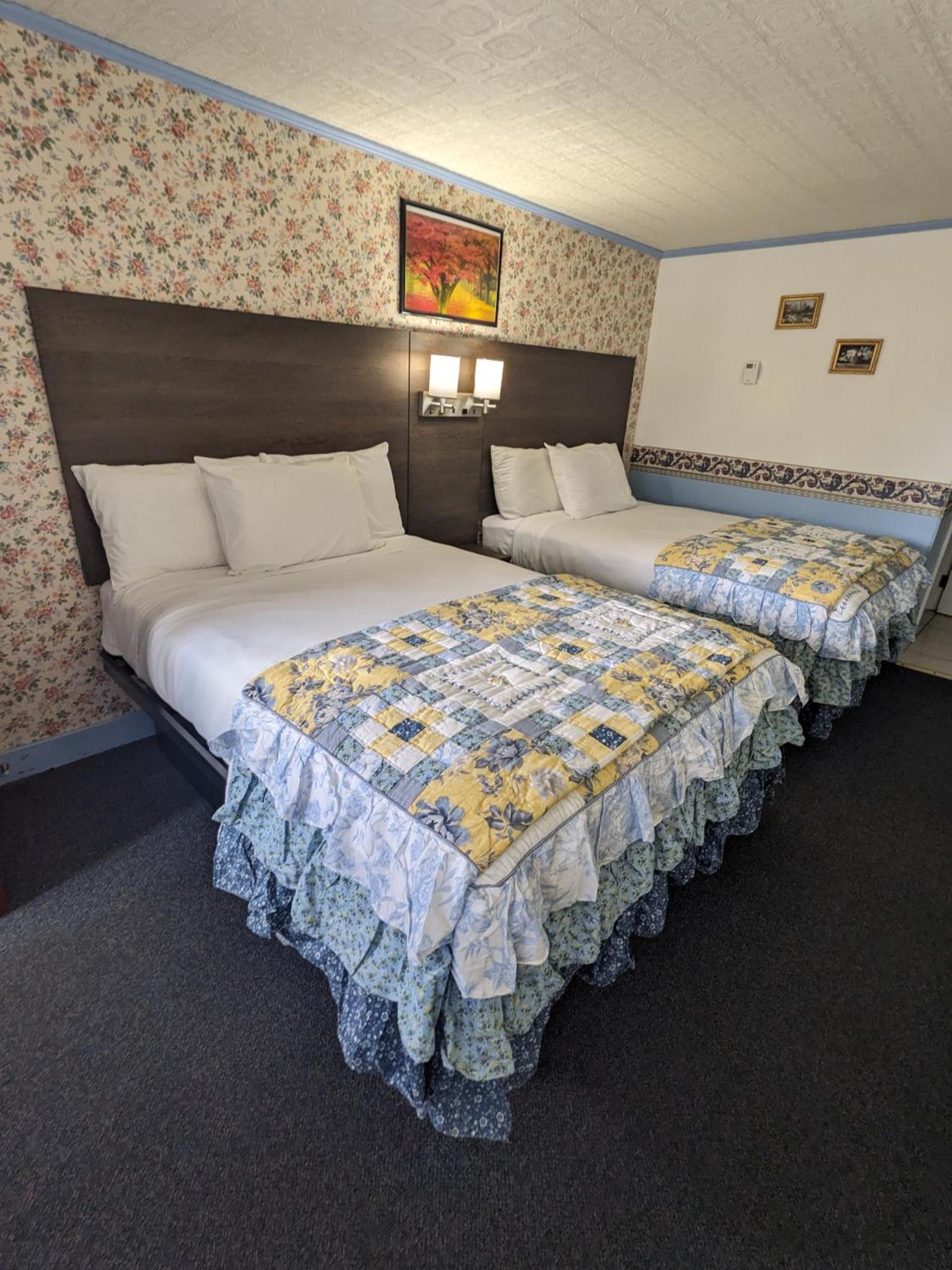 Bennington Motor Inn photo 22