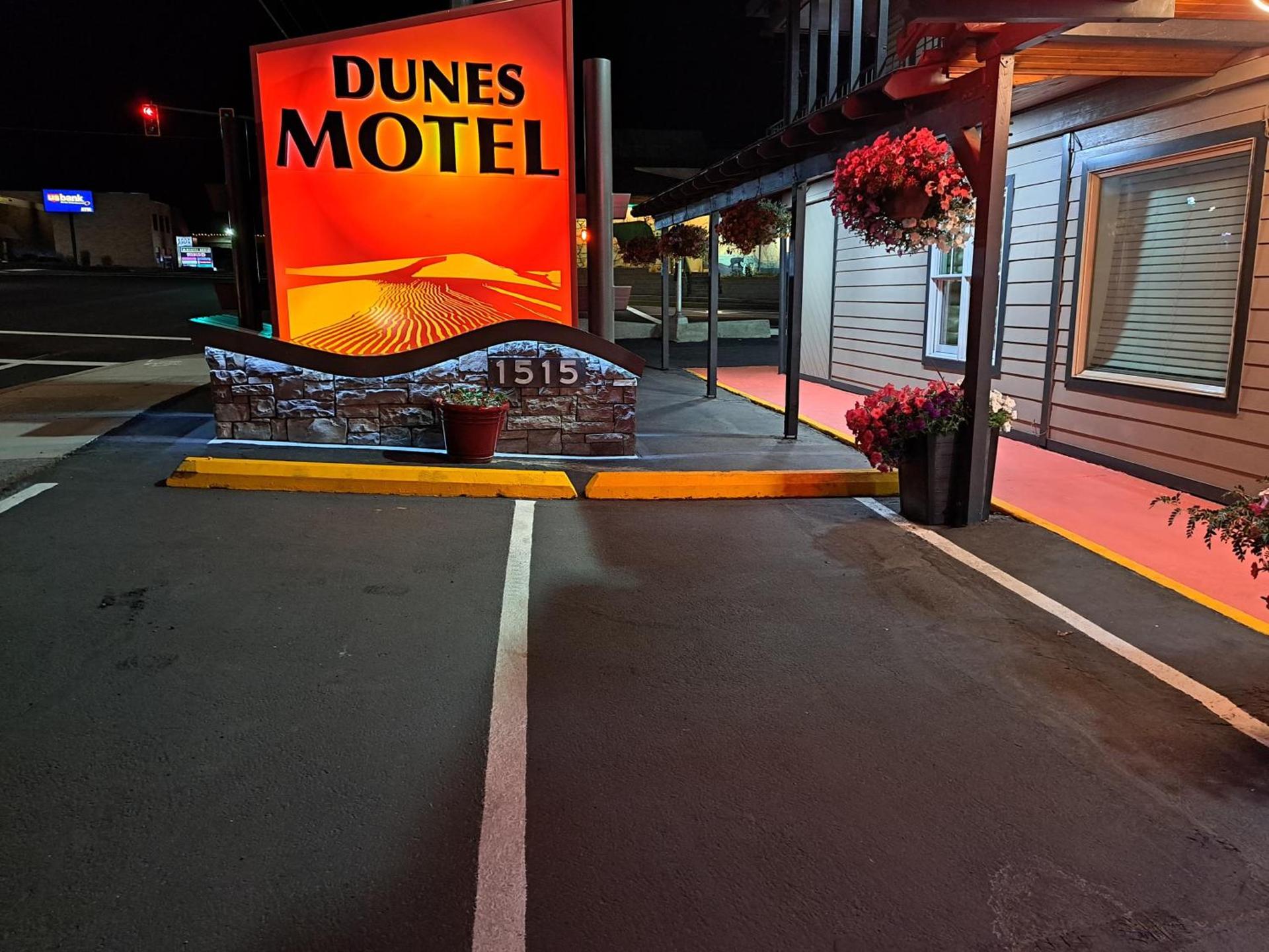 Dunes Motel - Bend photo 32