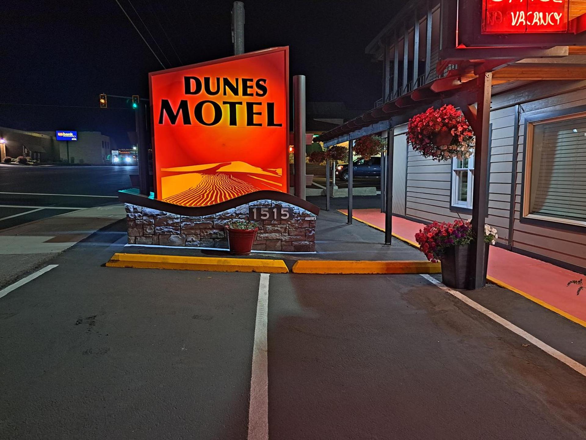 Dunes Motel - Bend photo 26