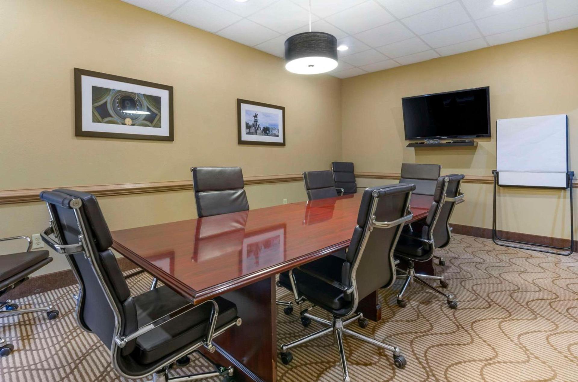 Comfort Inn & Suites Christiansburg I-81 — hotel in Christiansburg