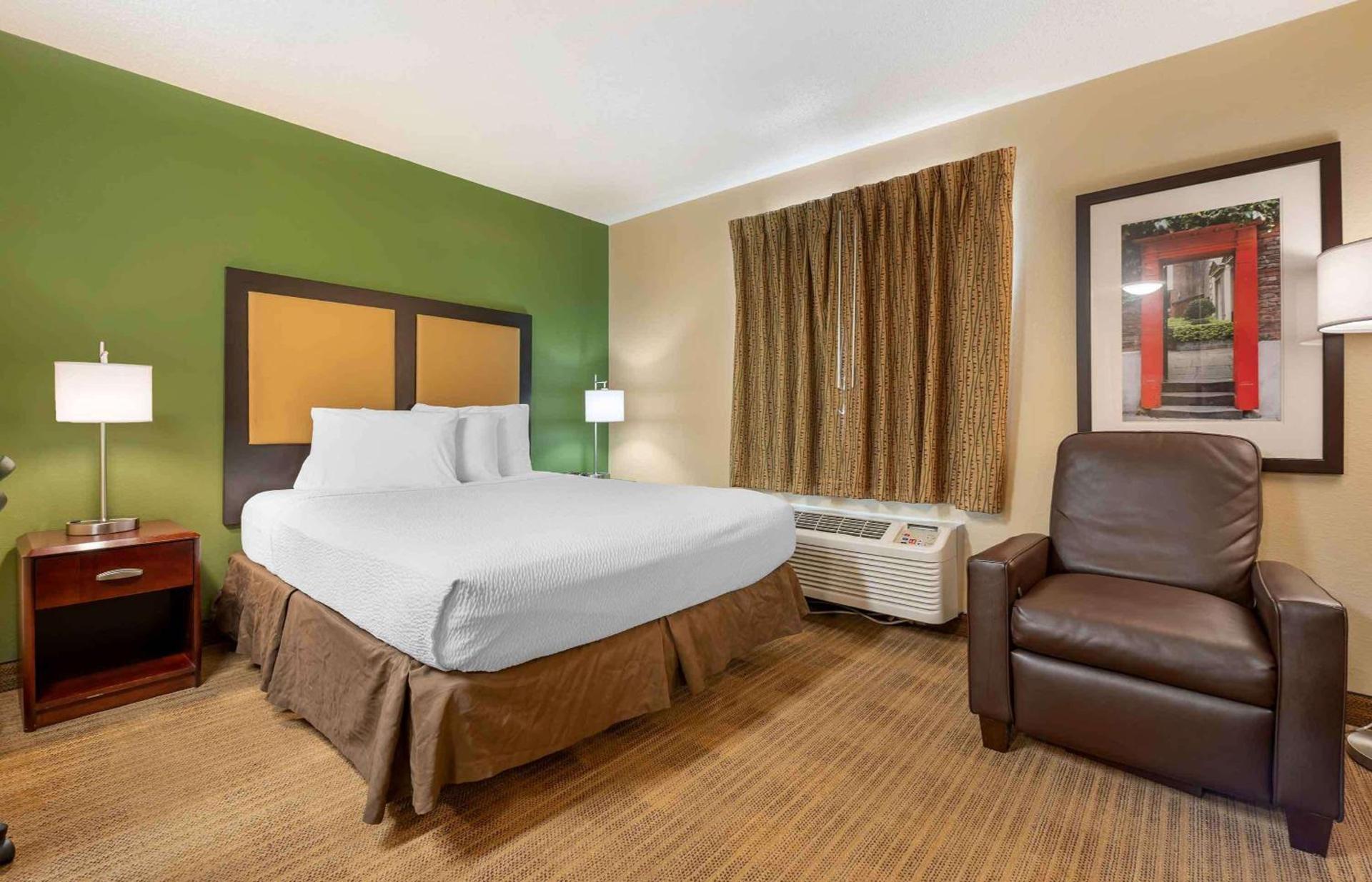 MainStay Suites Indianapolis Northwest - College Park photo 15