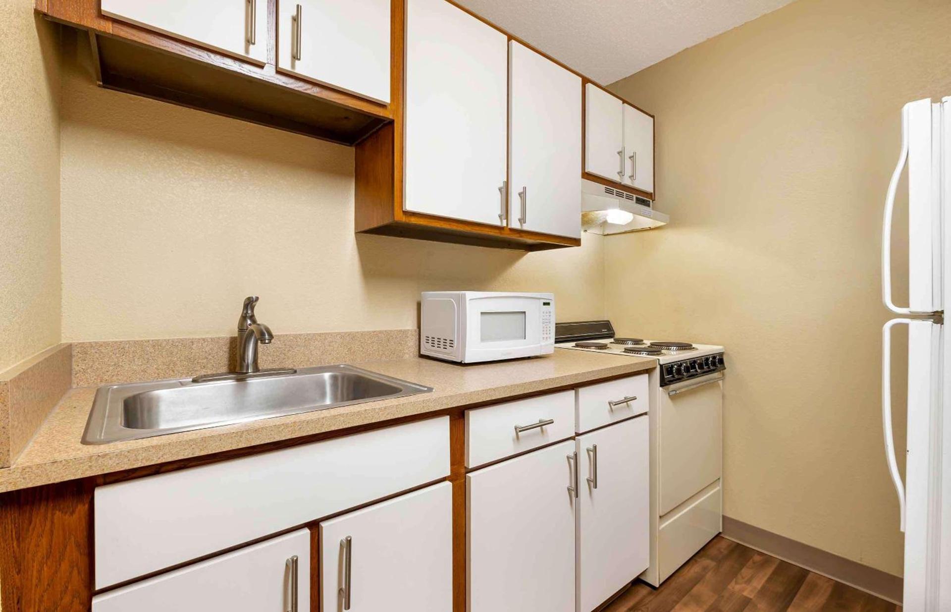 MainStay Suites Indianapolis Northwest - College Park photo 16
