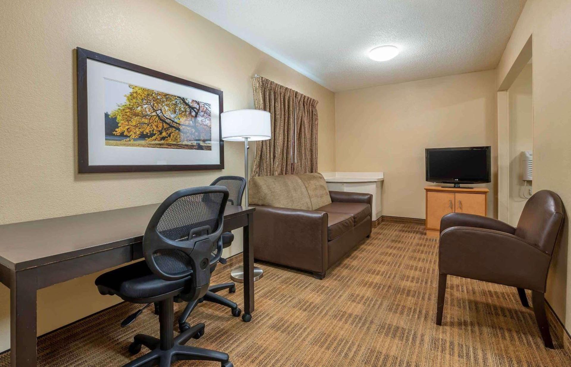MainStay Suites Indianapolis Northwest - College Park photo 19