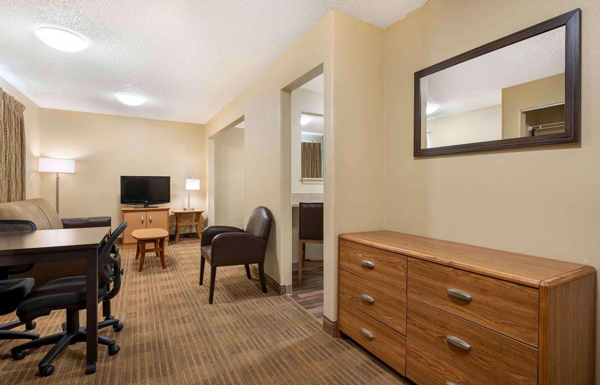 MainStay Suites Indianapolis Northwest - College Park photo 18