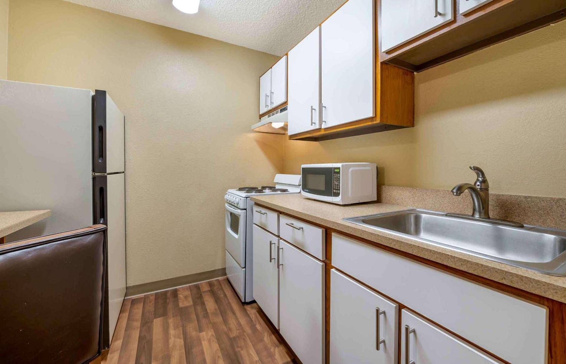 MainStay Suites Indianapolis Northwest - College Park photo 20