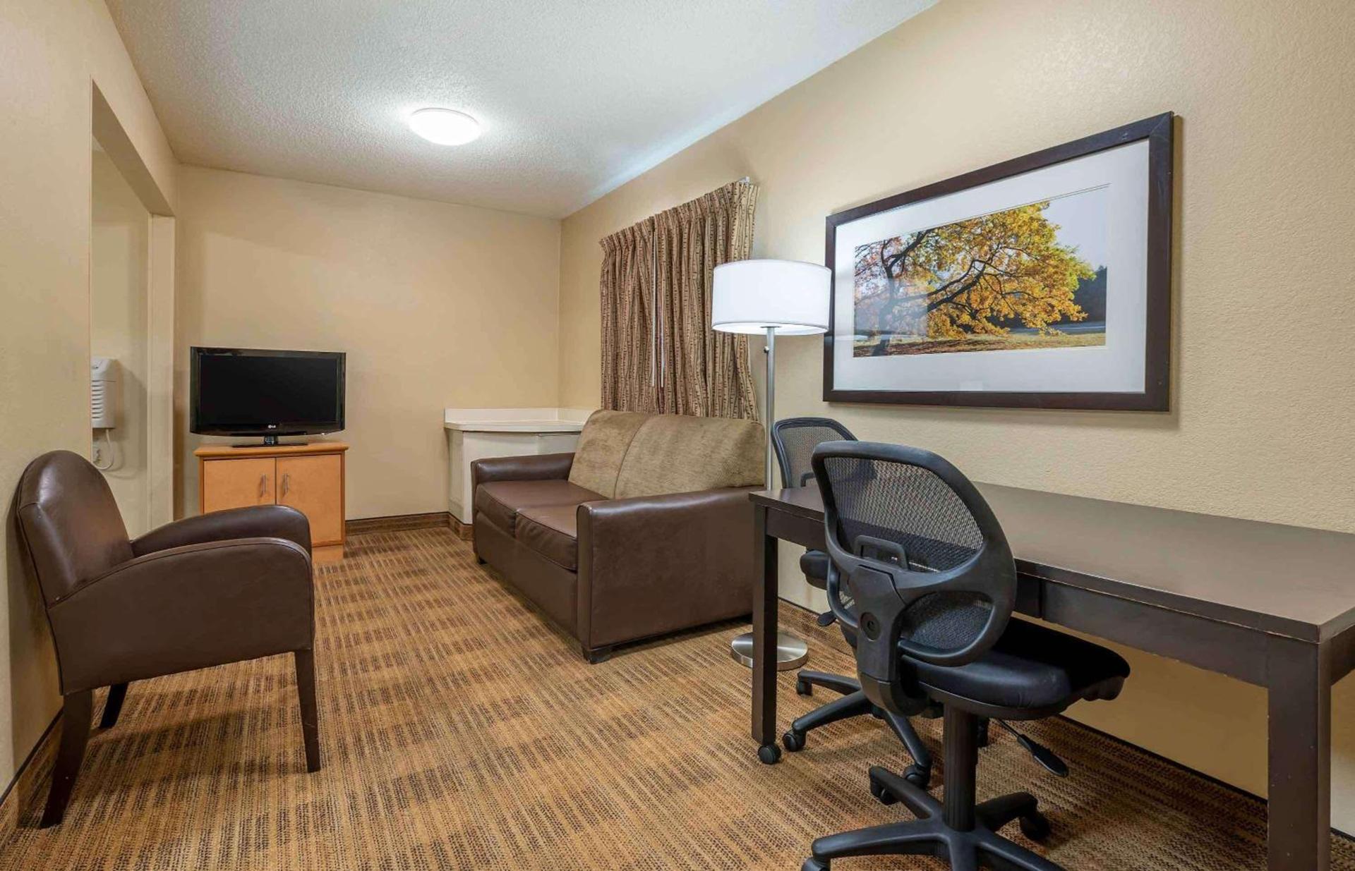 MainStay Suites Indianapolis Northwest - College Park photo 22