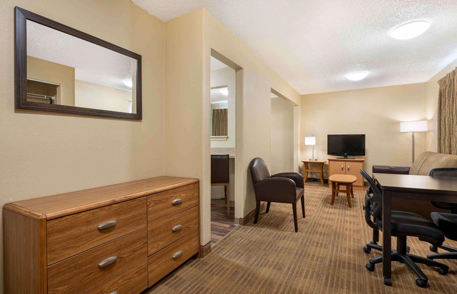 MainStay Suites Indianapolis Northwest - College Park photo 23