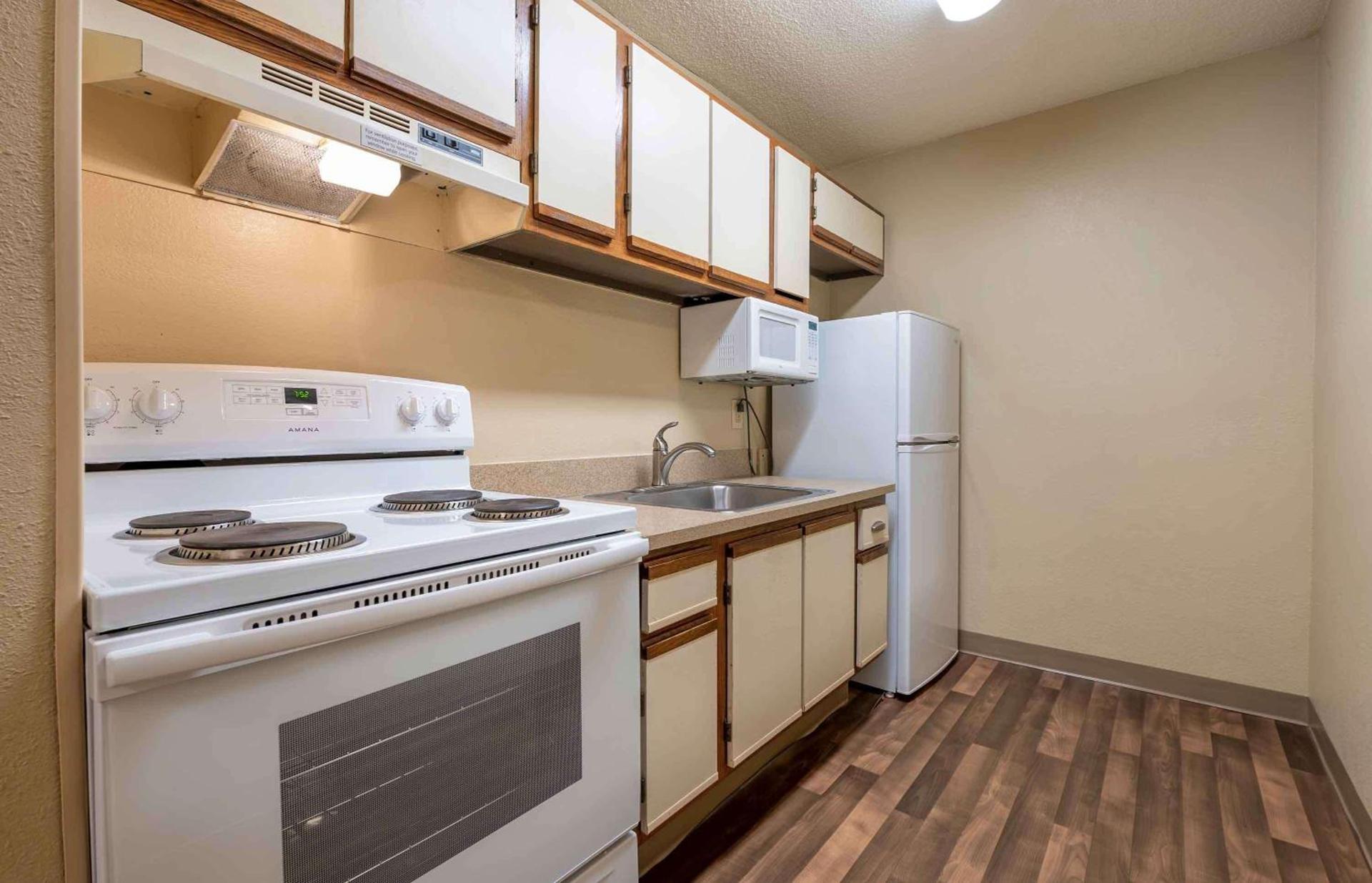 MainStay Suites Indianapolis Northwest - College Park photo 24