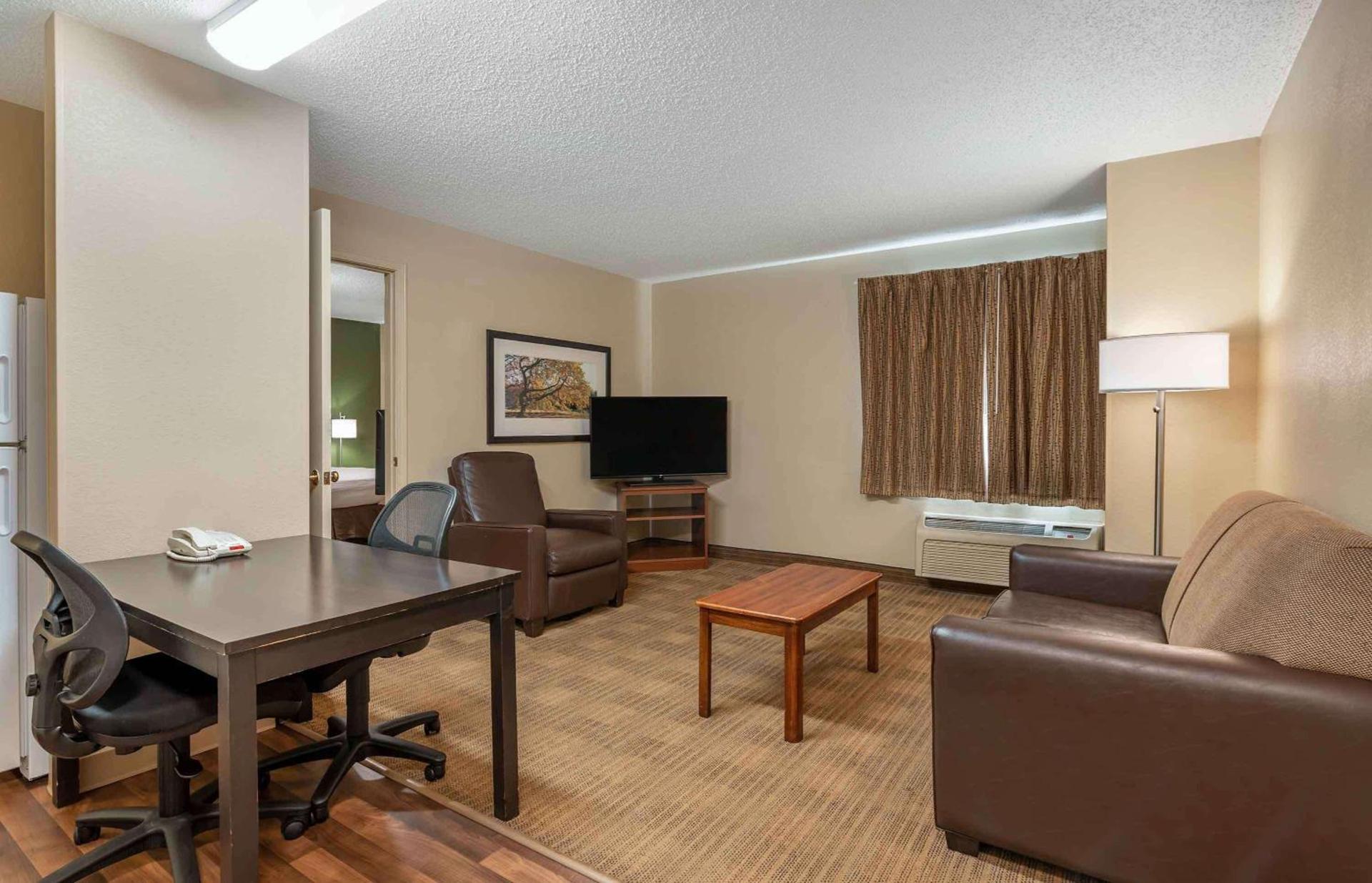 MainStay Suites Indianapolis Northwest - College Park photo 26