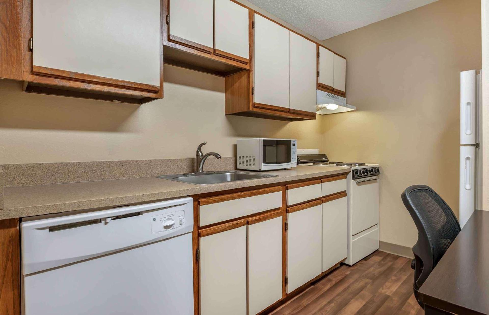 MainStay Suites Indianapolis Northwest - College Park photo 27