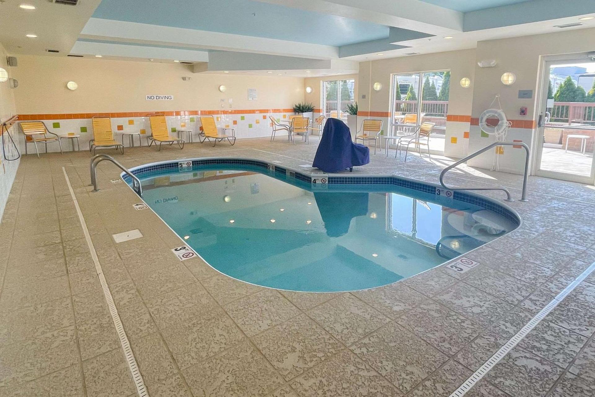 Comfort Inn & Suites Akron South photo 13