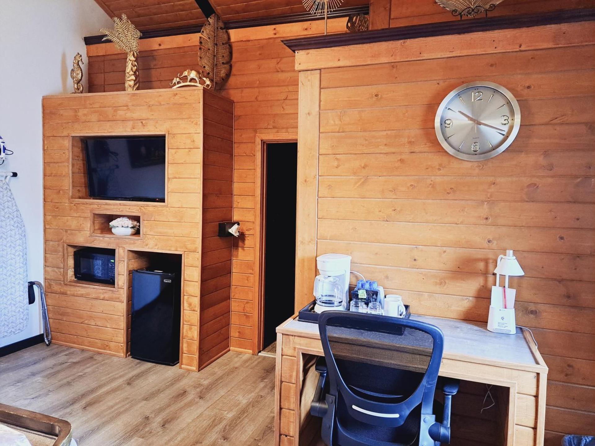 Dunes Motel - Bend photo 50