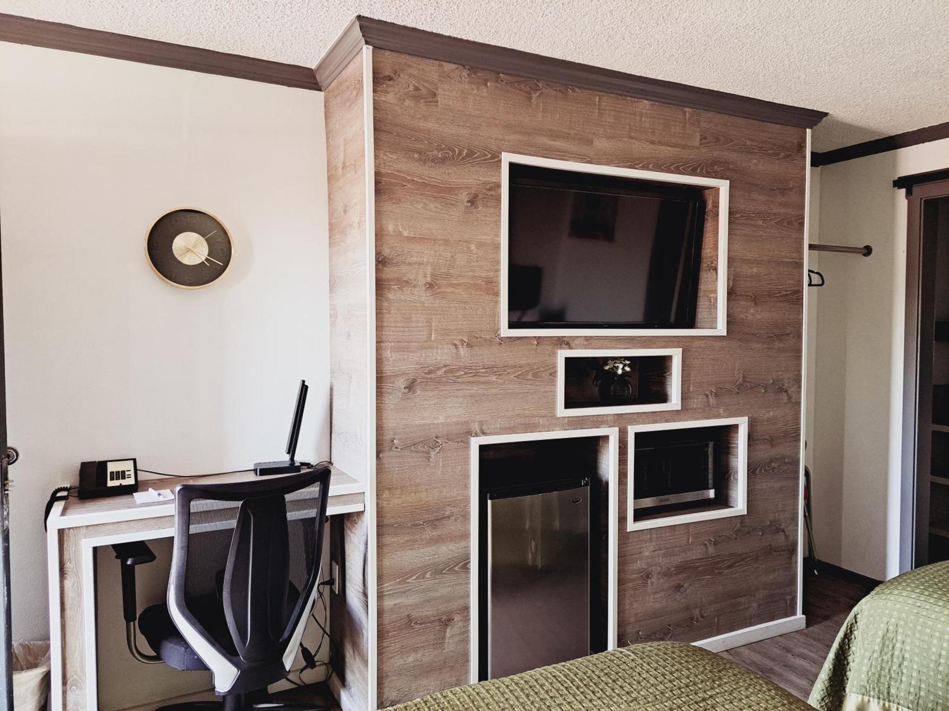 Dunes Motel - Bend photo 51