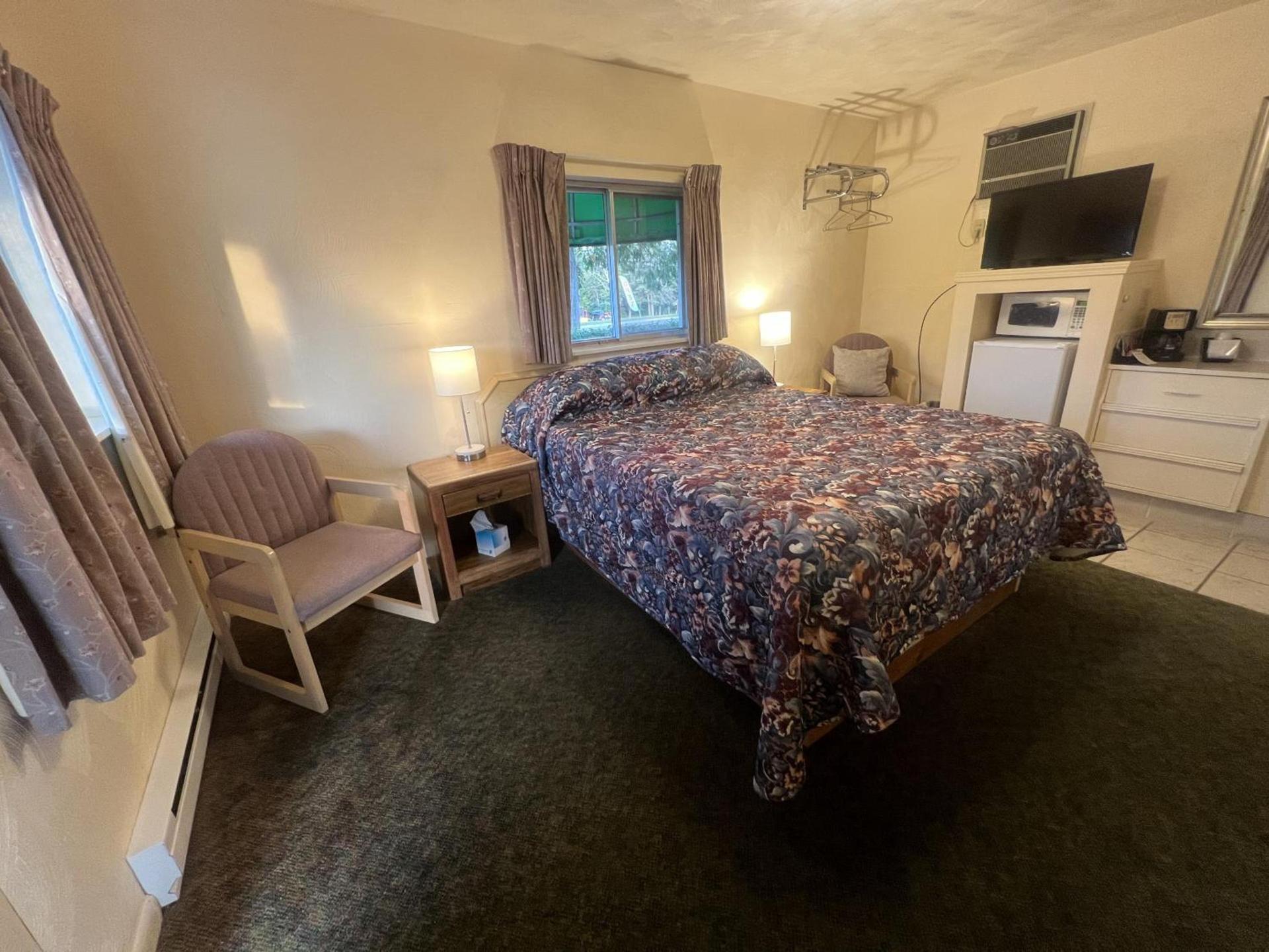 Cedars Motel photo 23