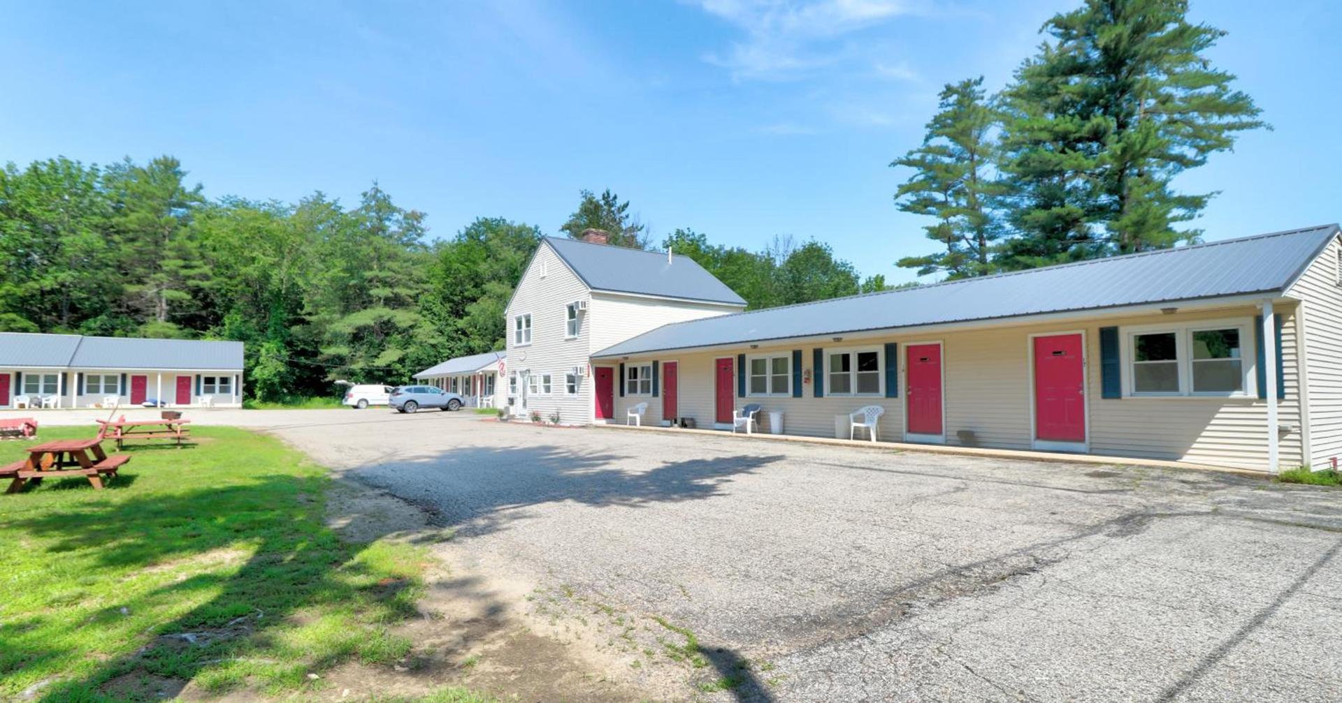 The Villager Motel photo 8