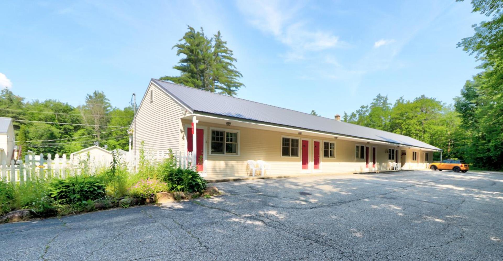 The Villager Motel photo 6