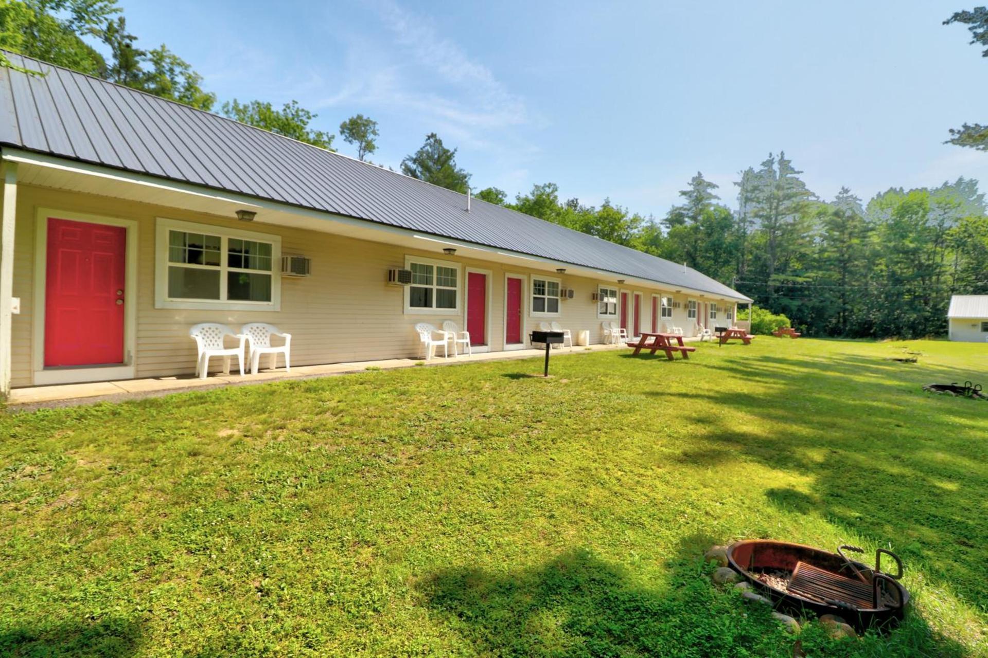 The Villager Motel photo 9