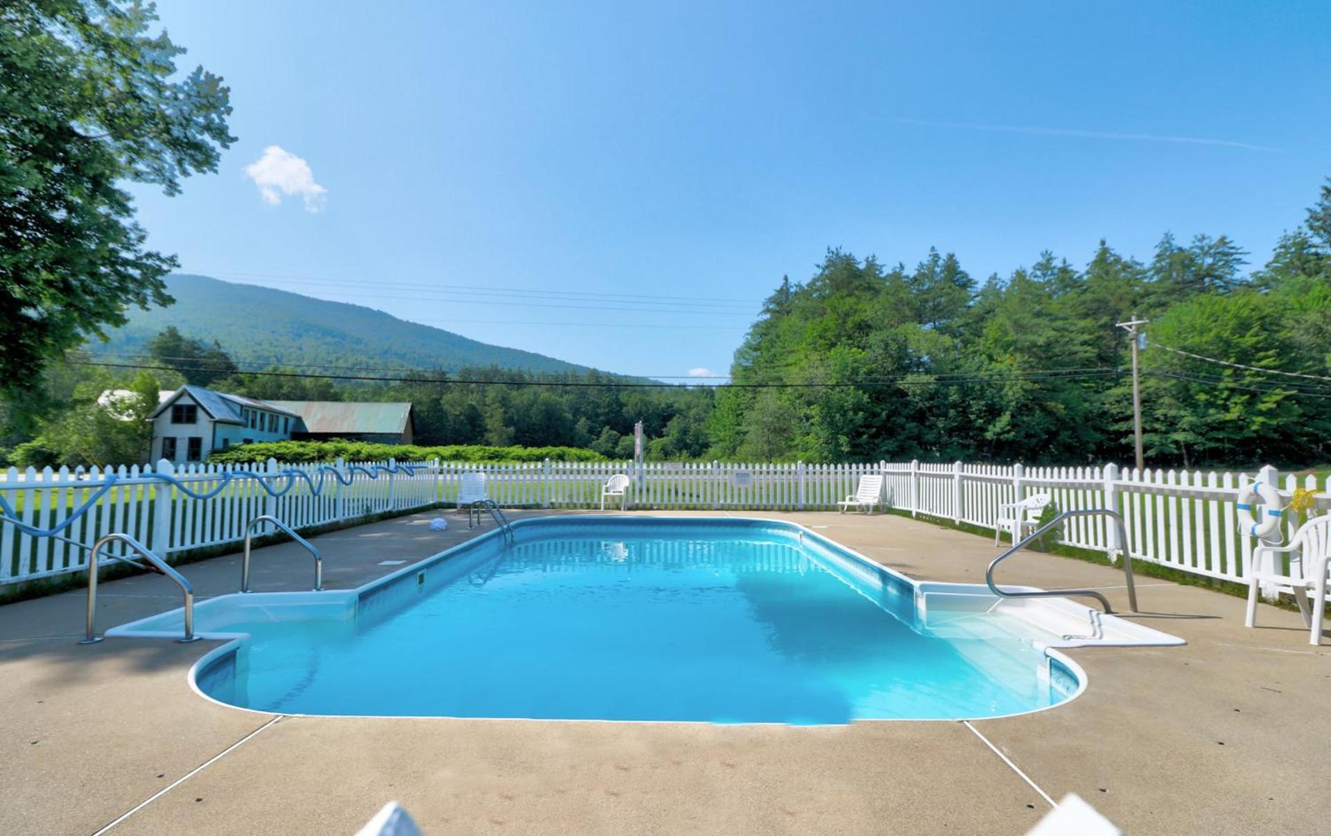The Villager Motel photo 11