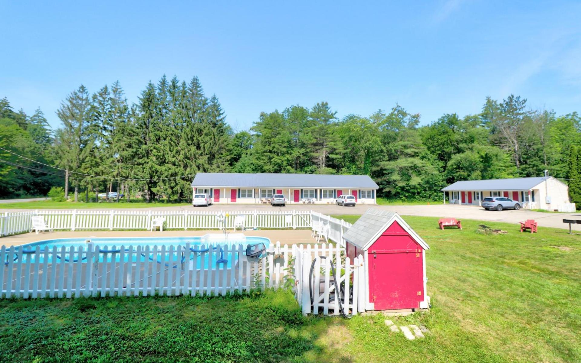 The Villager Motel photo 19