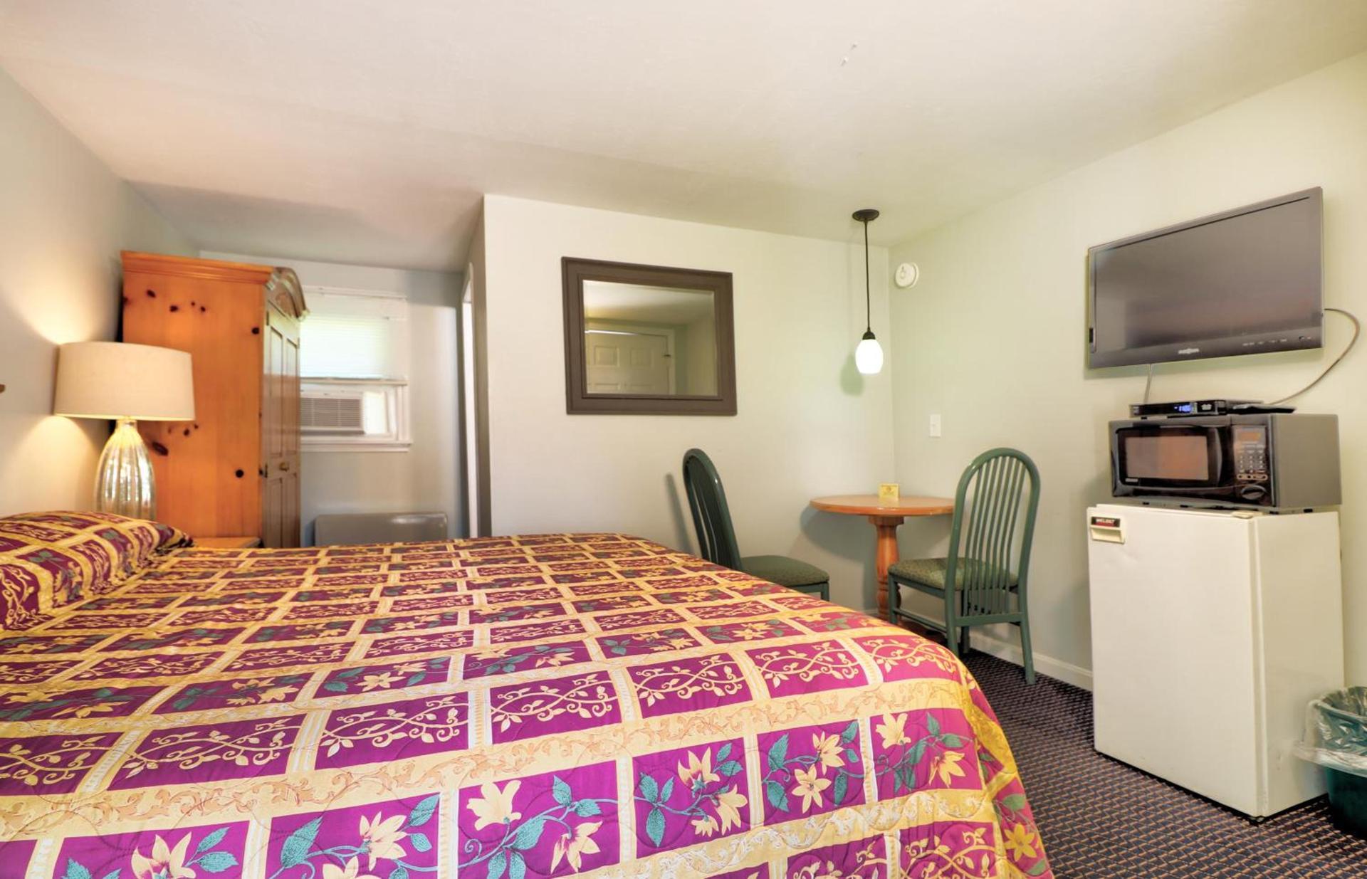 The Villager Motel photo 27