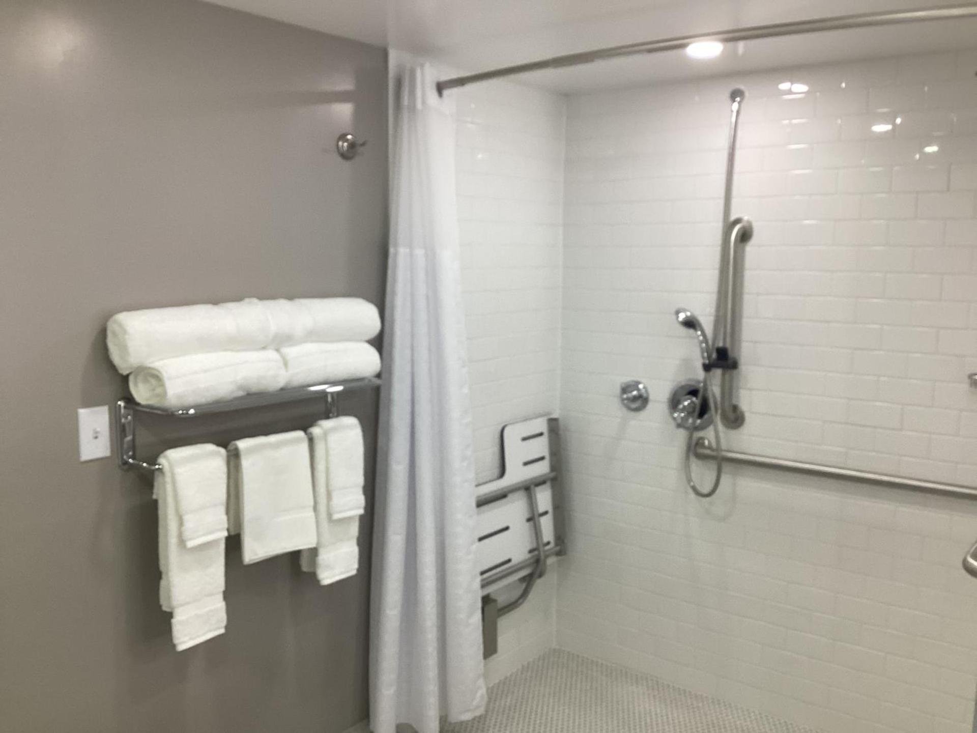 Super 8 by Wyndham Baltimore Northwest photo 27