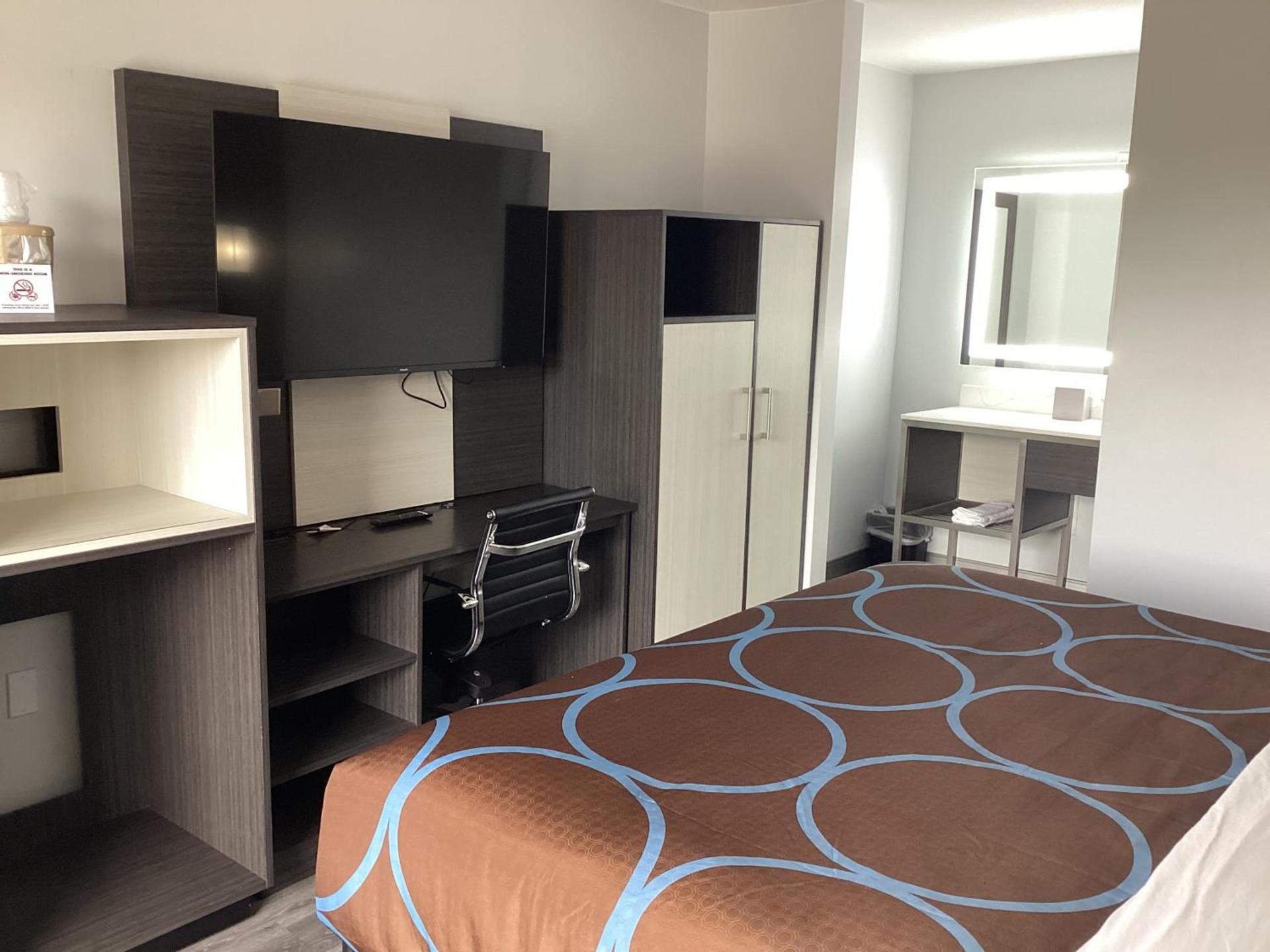 Super 8 by Wyndham Baltimore Northwest photo 31