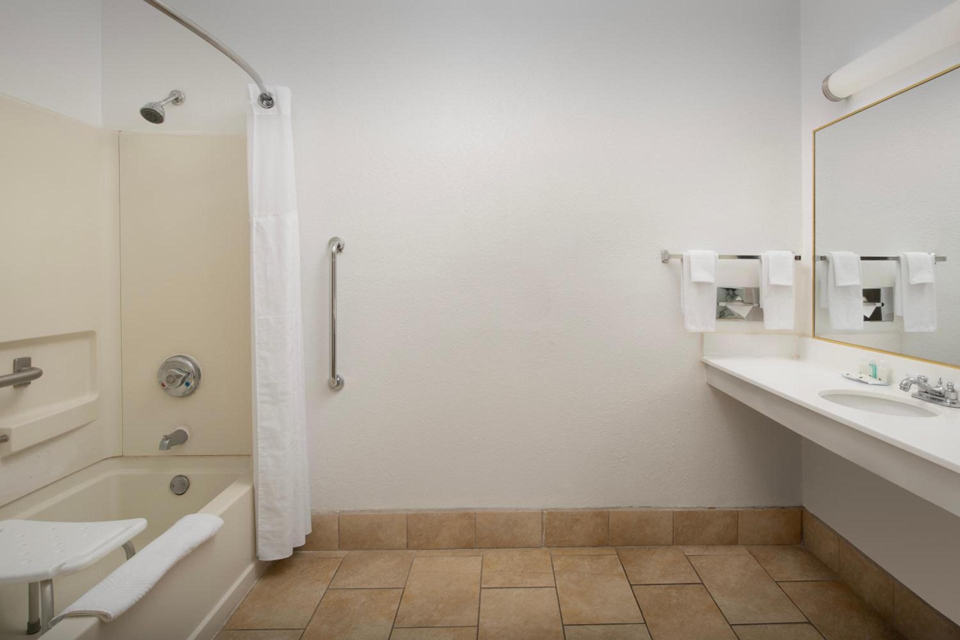 Quality Inn & Suites Gallup I-40 Exit 20 photo 56
