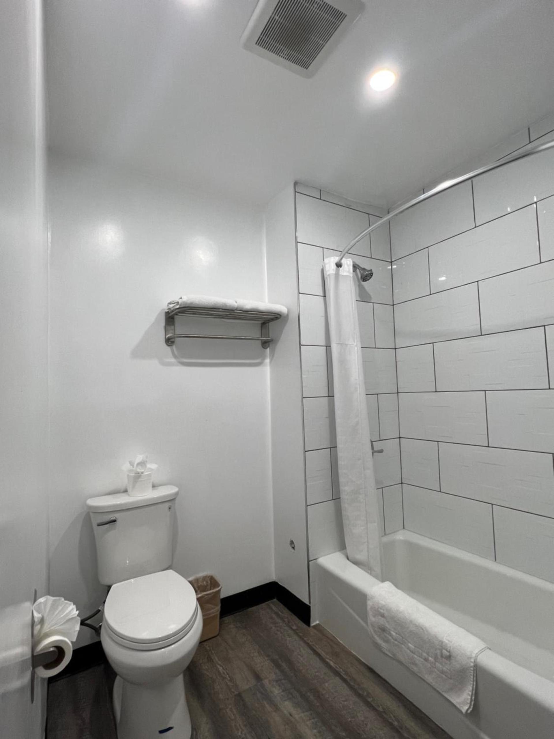 Sunshine Motel photo 11