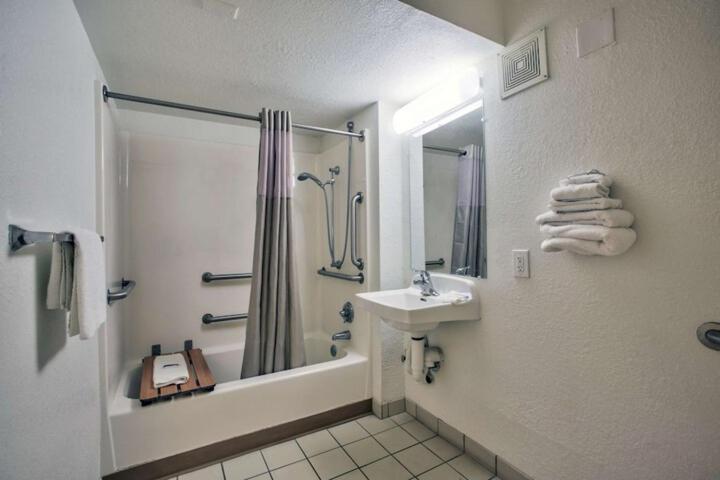 Loyalty Inn Tallahassee photo 4