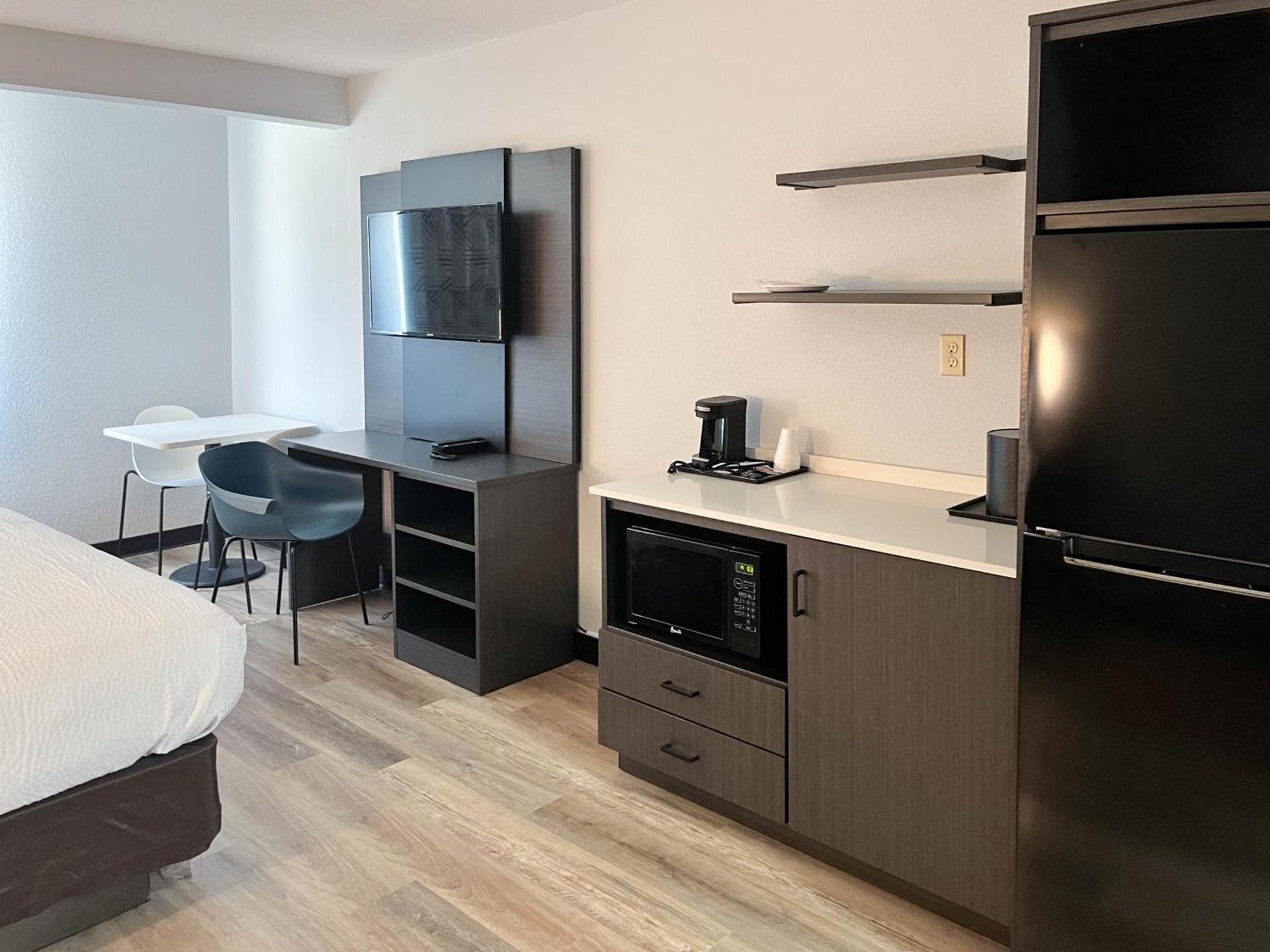 Studio 6 Suites Elkhart, IN photo 15