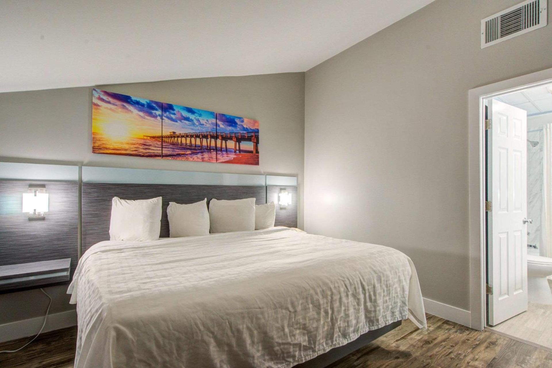 Clarion Pointe Tampa-Brandon Near Fairgrounds and Casino photo 11