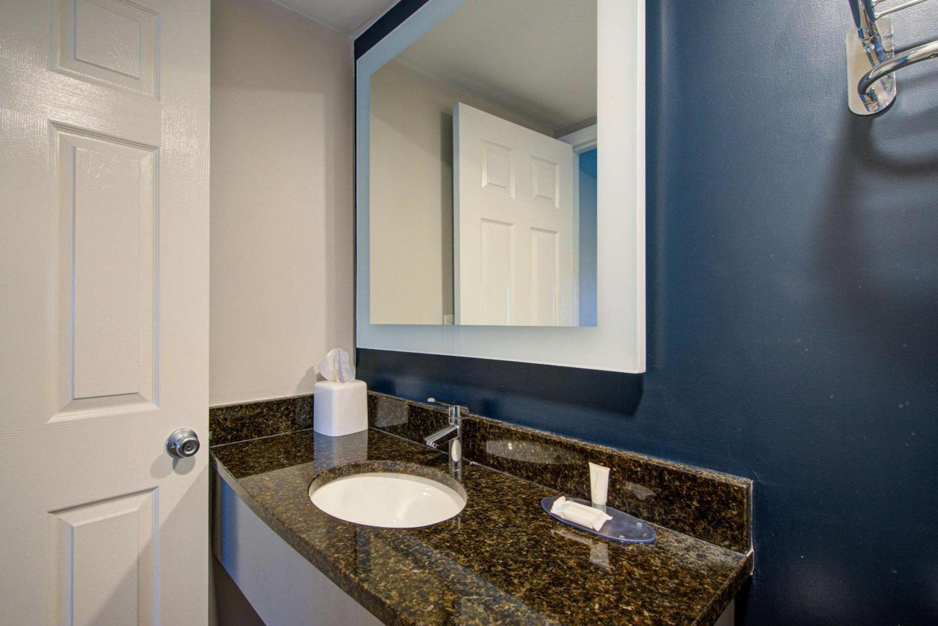 Clarion Pointe Tampa-Brandon Near Fairgrounds and Casino photo 17