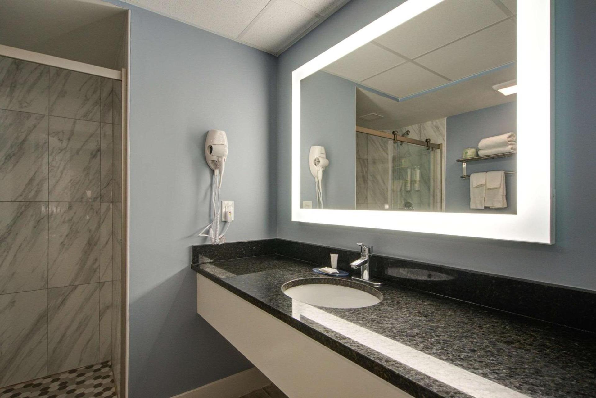 Clarion Pointe Tampa-Brandon Near Fairgrounds and Casino photo 19