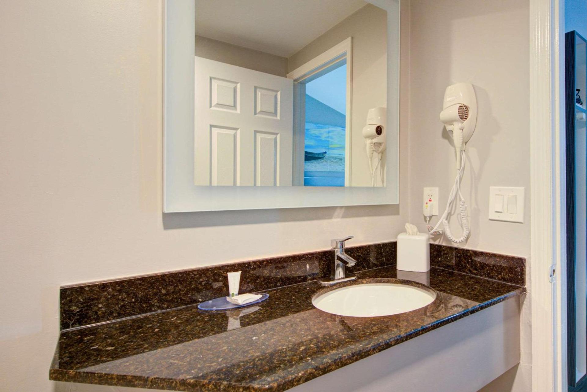 Clarion Pointe Tampa-Brandon Near Fairgrounds and Casino photo 20