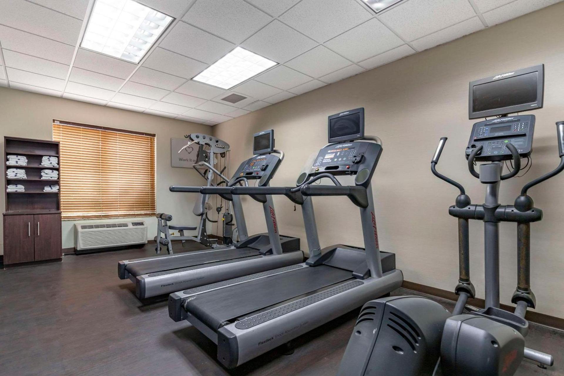 Comfort Suites Medical Center near Six Flags photo 27