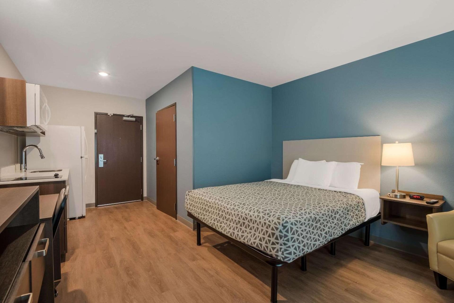 WoodSpring Suites Bellflower - Los Angeles photo 13