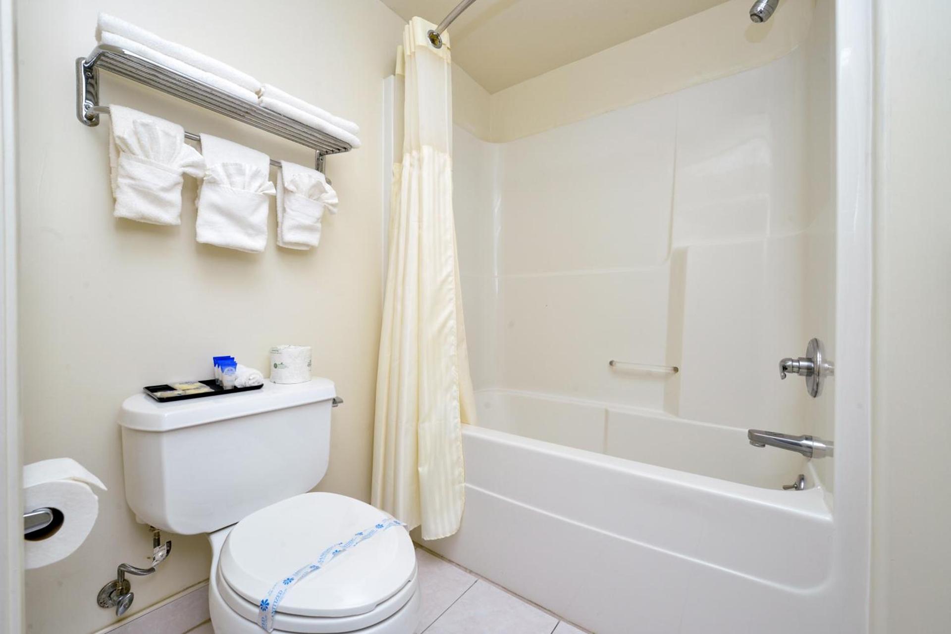 Americas Best Value Inn - Sky Ranch Palo Alto photo 13