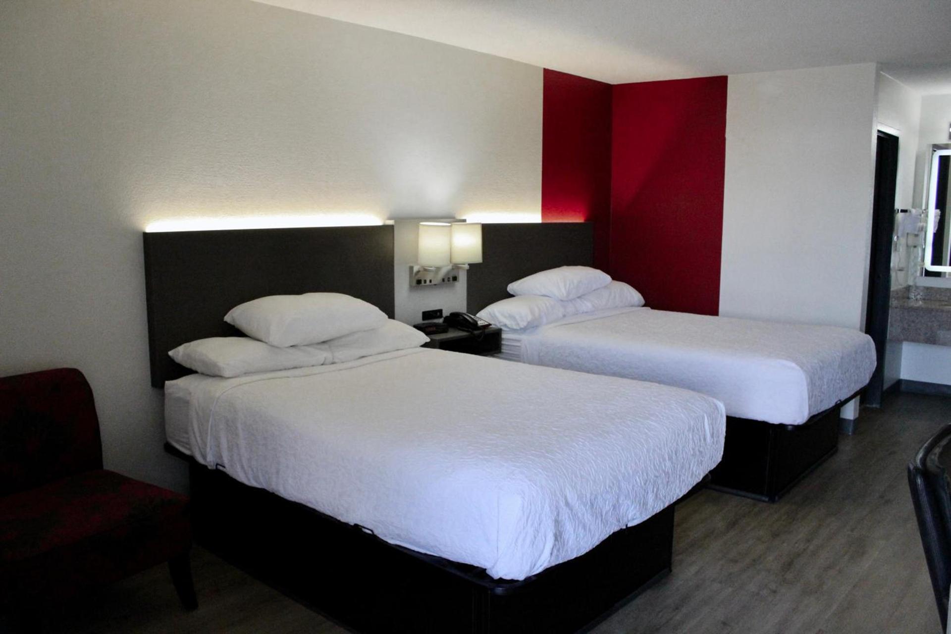 Ramada by Wyndham Harrisonburg photo 9