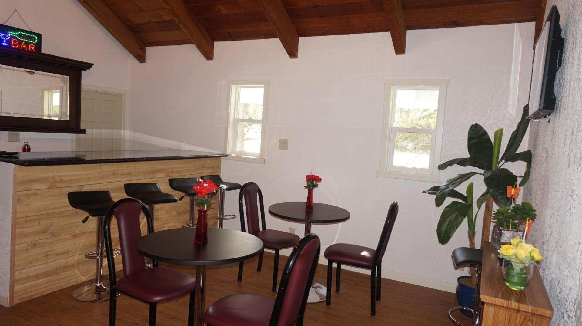 Eagle Crater Lake Inn photo 46