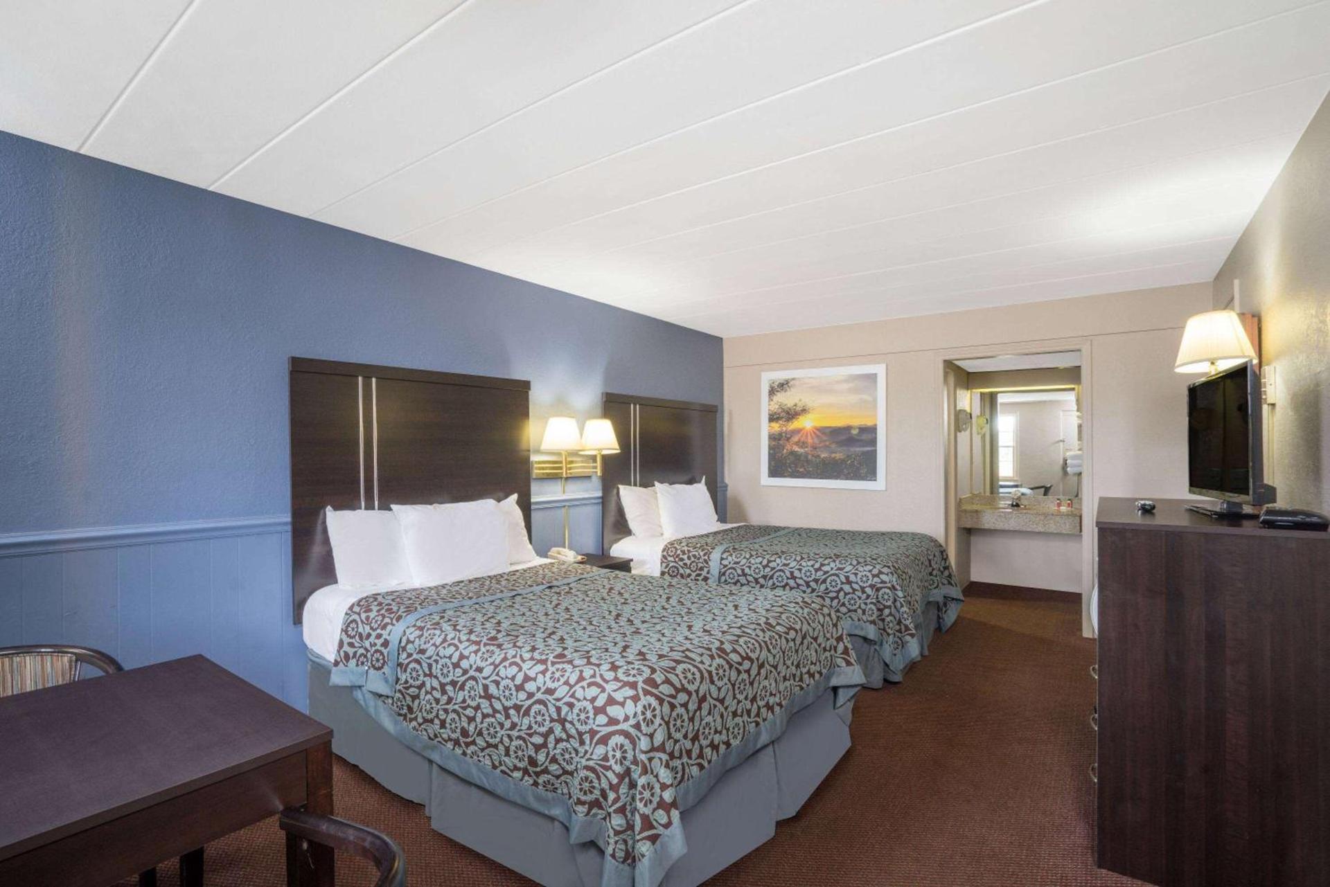 Days Inn by Wyndham Lincolnton photo 11