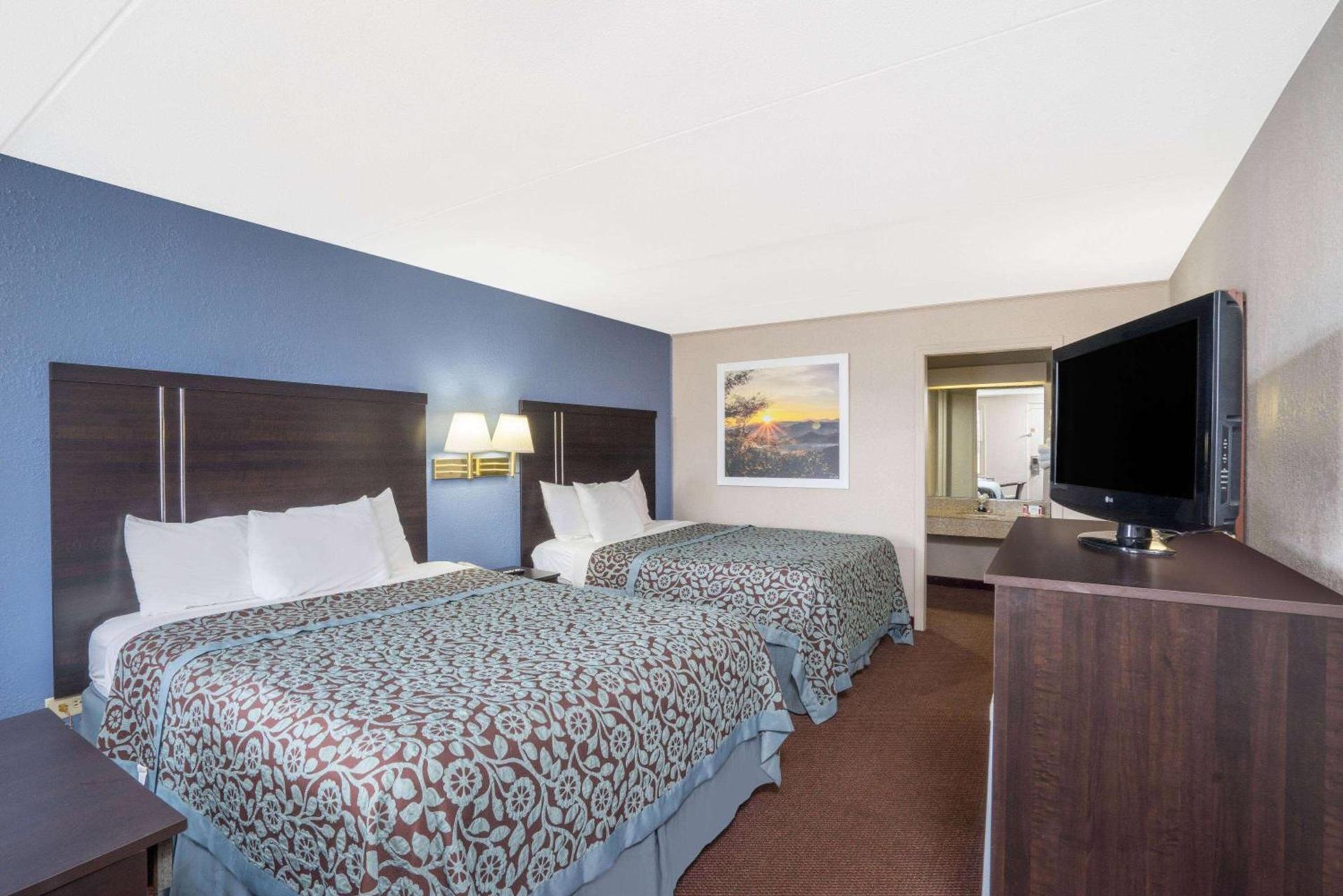 Days Inn by Wyndham Lincolnton photo 12